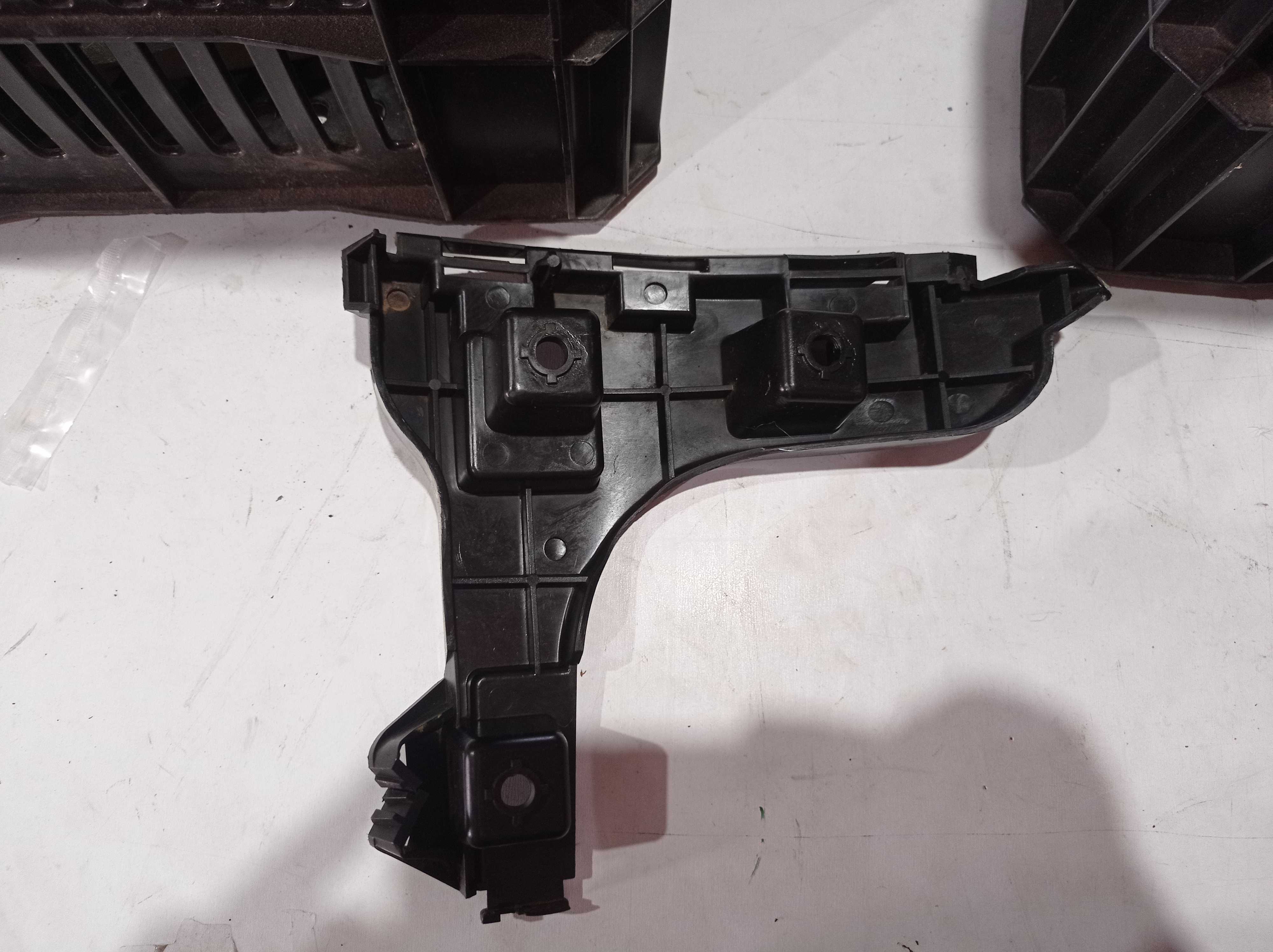 GUIA SUPORTE PARACHOQUE TRASEIRO ESQUERDO VOLVO XC60 08 13 2
