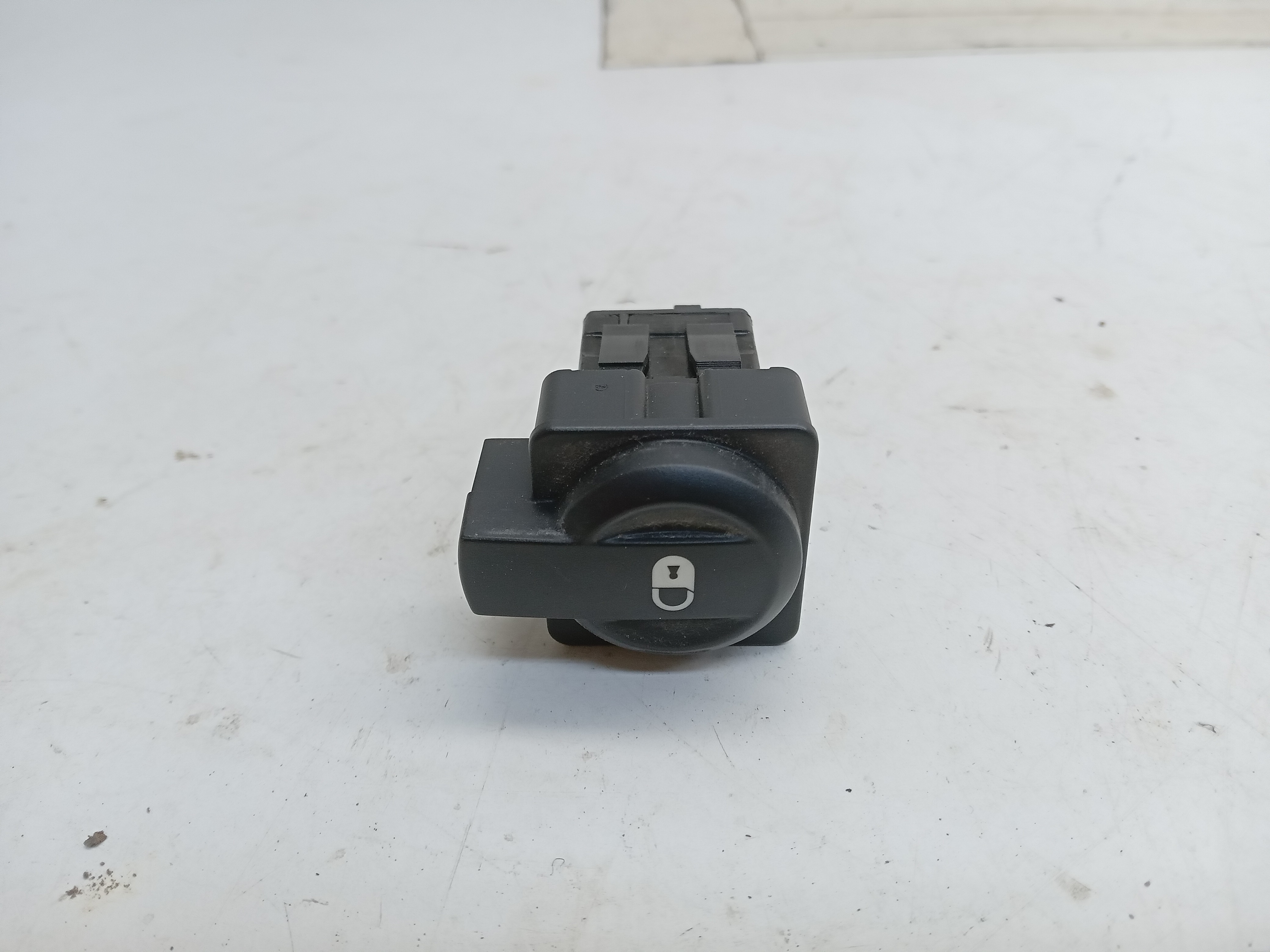 COMANDO BOTAO TRAVA PORTA Citroen C4 2010 1