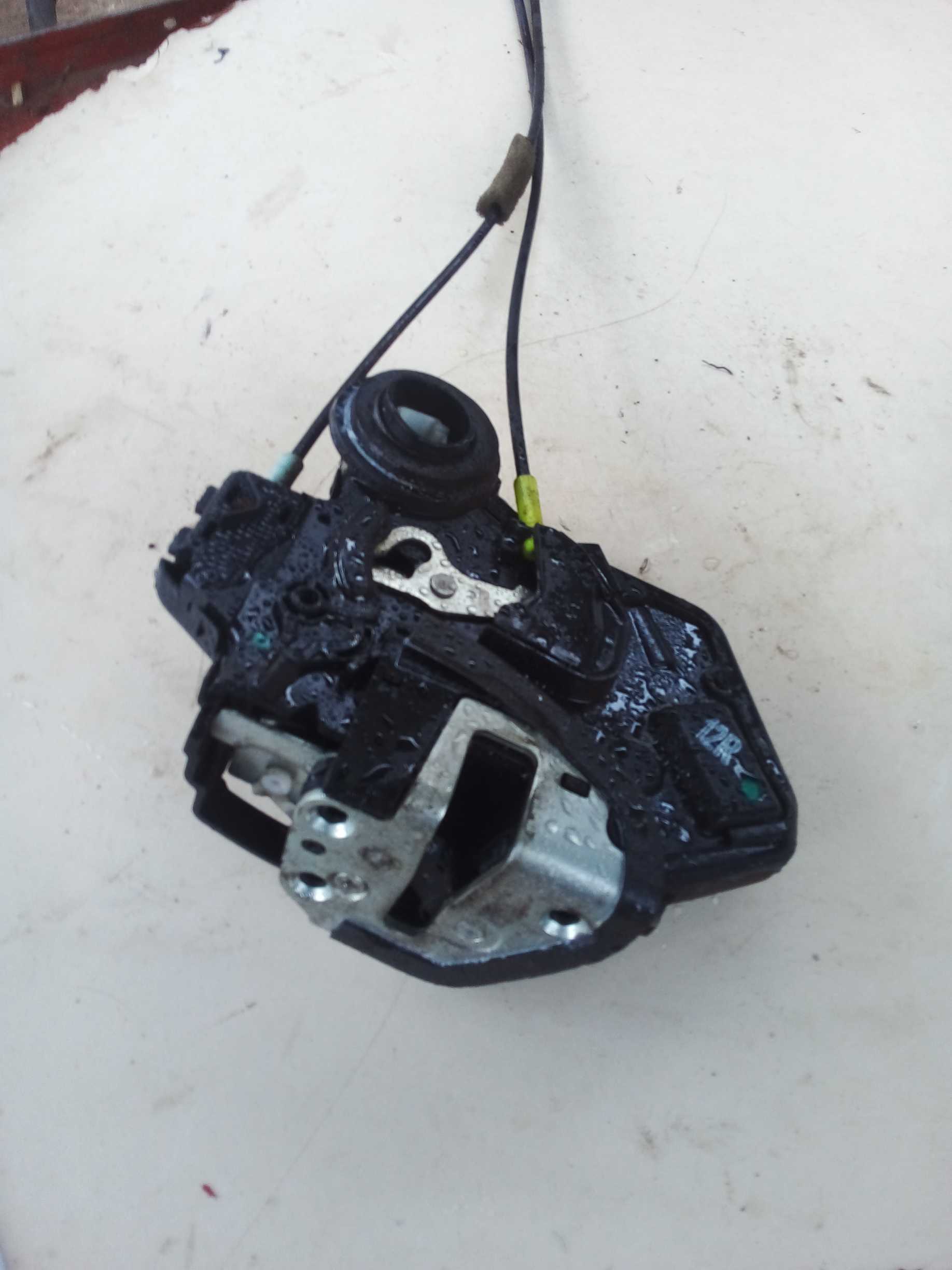 FECHADURA PORTA TRASEIRA DIREITA HILUX 2010