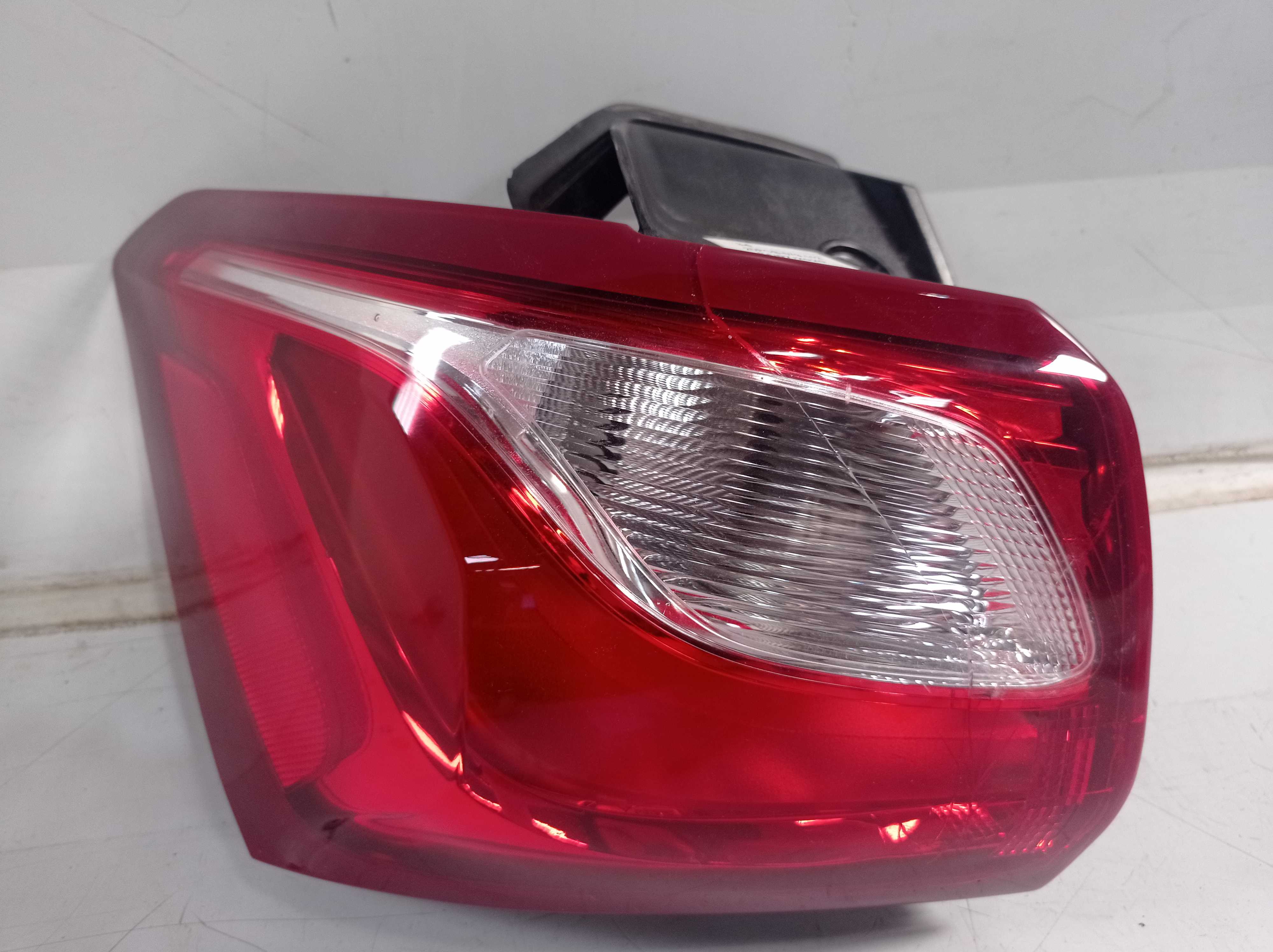 Lanterna traseira esquerda gm equinox 2018 a 2023 recuperada 1