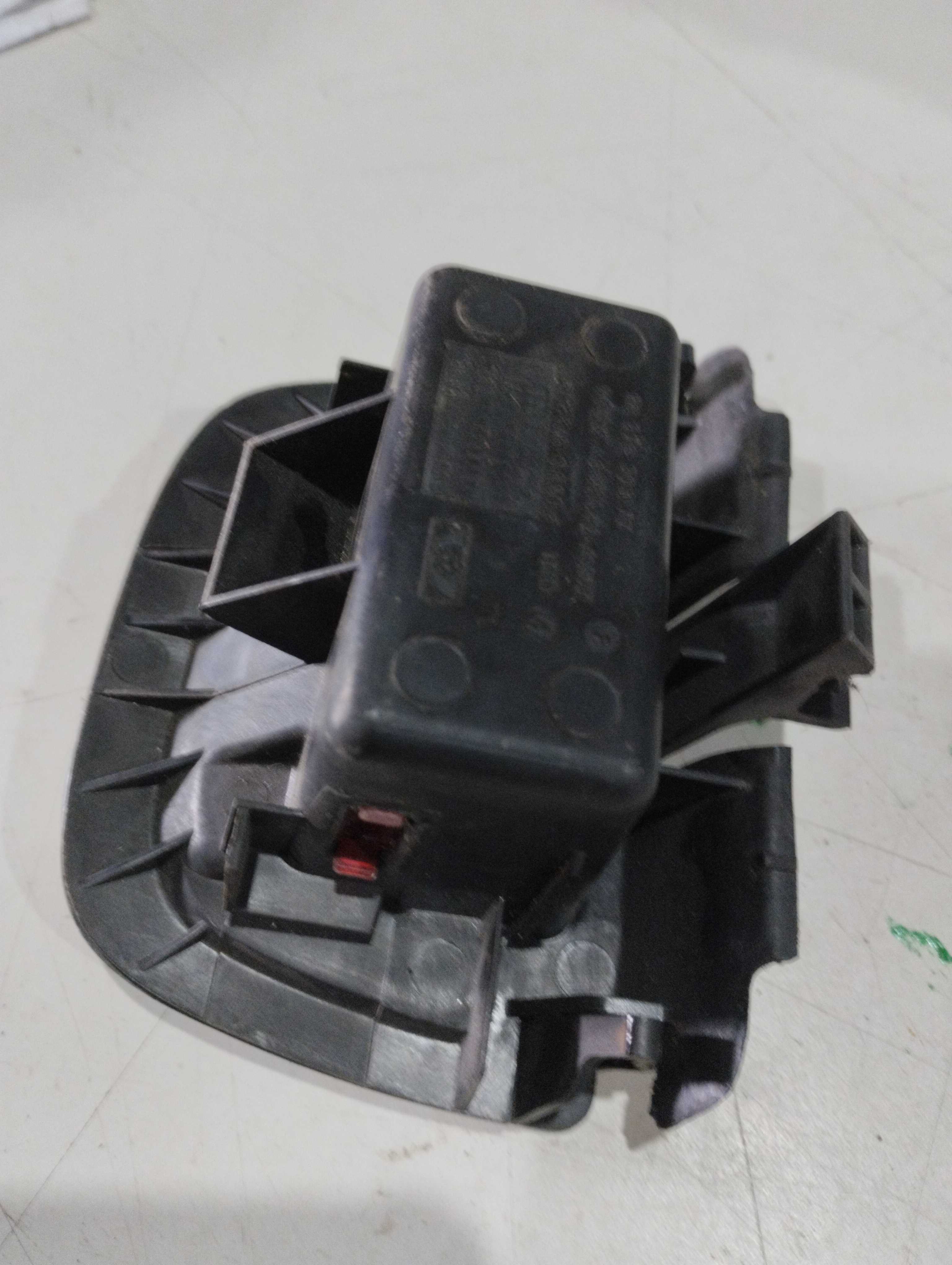 Cinzeiro console Peugeot 206 207 2011 3