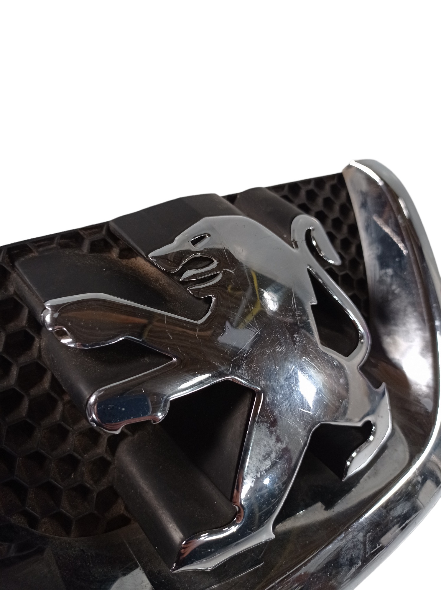 Emblema Grade Frontal Capo Peugeot 207 2008  A 2011 Original 6