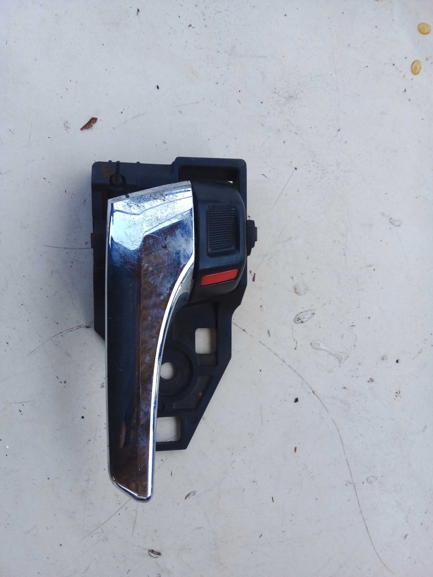 MAÇANETA INTERNA ESQ HILUX 2019