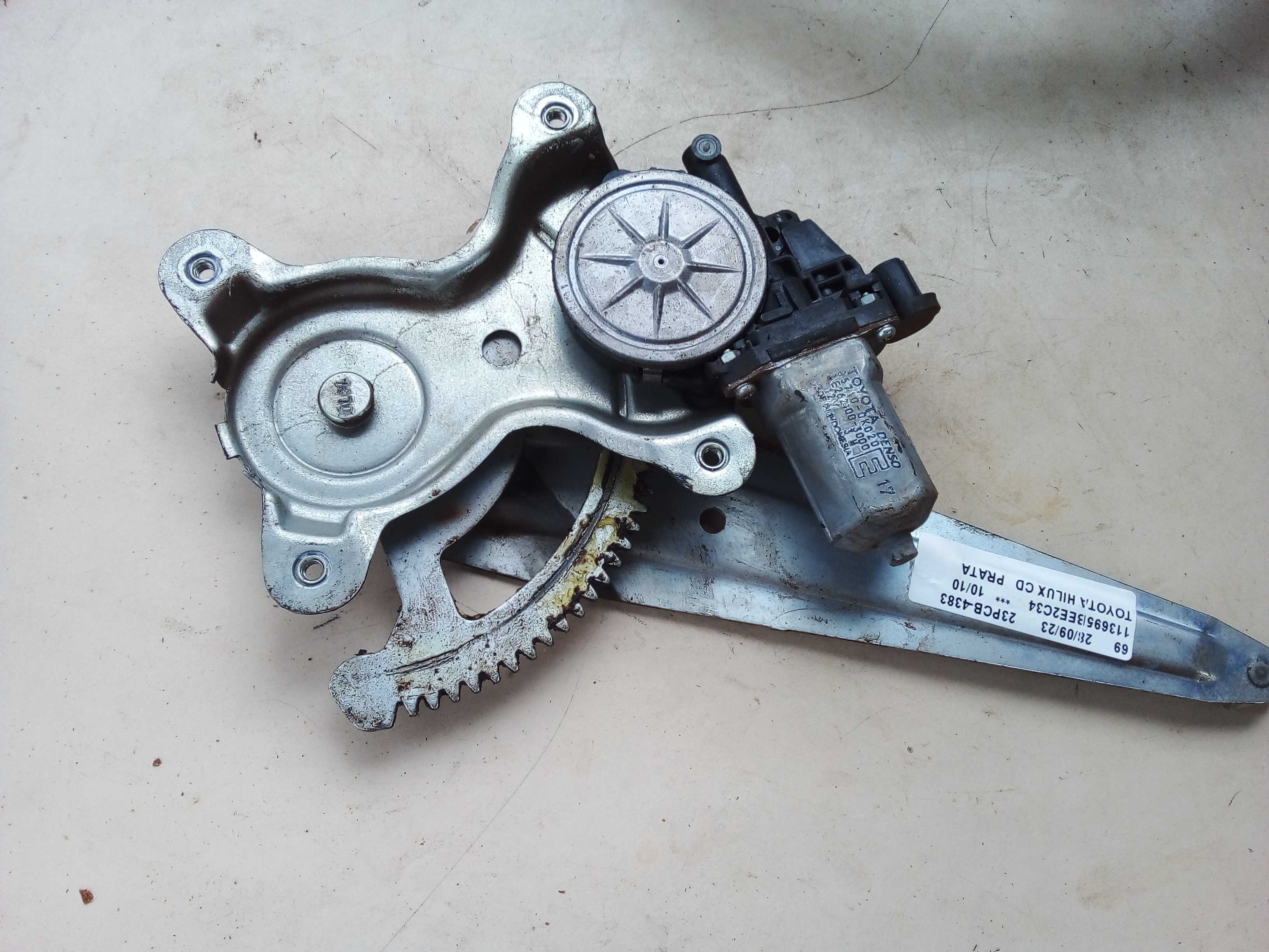 MAQUINA VIDRO TRASEIRA ESQUERDA HILUX 2010 857100K020