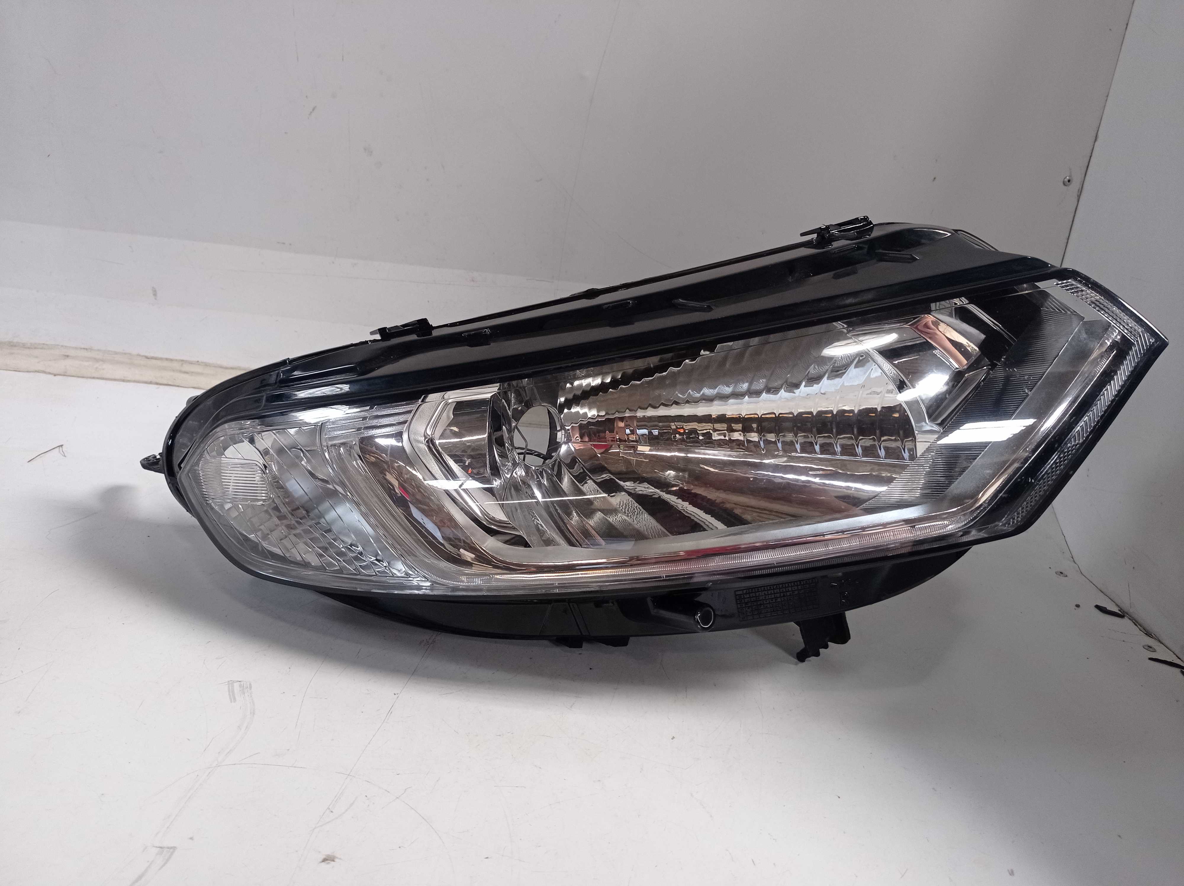 FAROL DIREITO FORD ECOSPORT 2013 A 2017 RECONDICIONADO