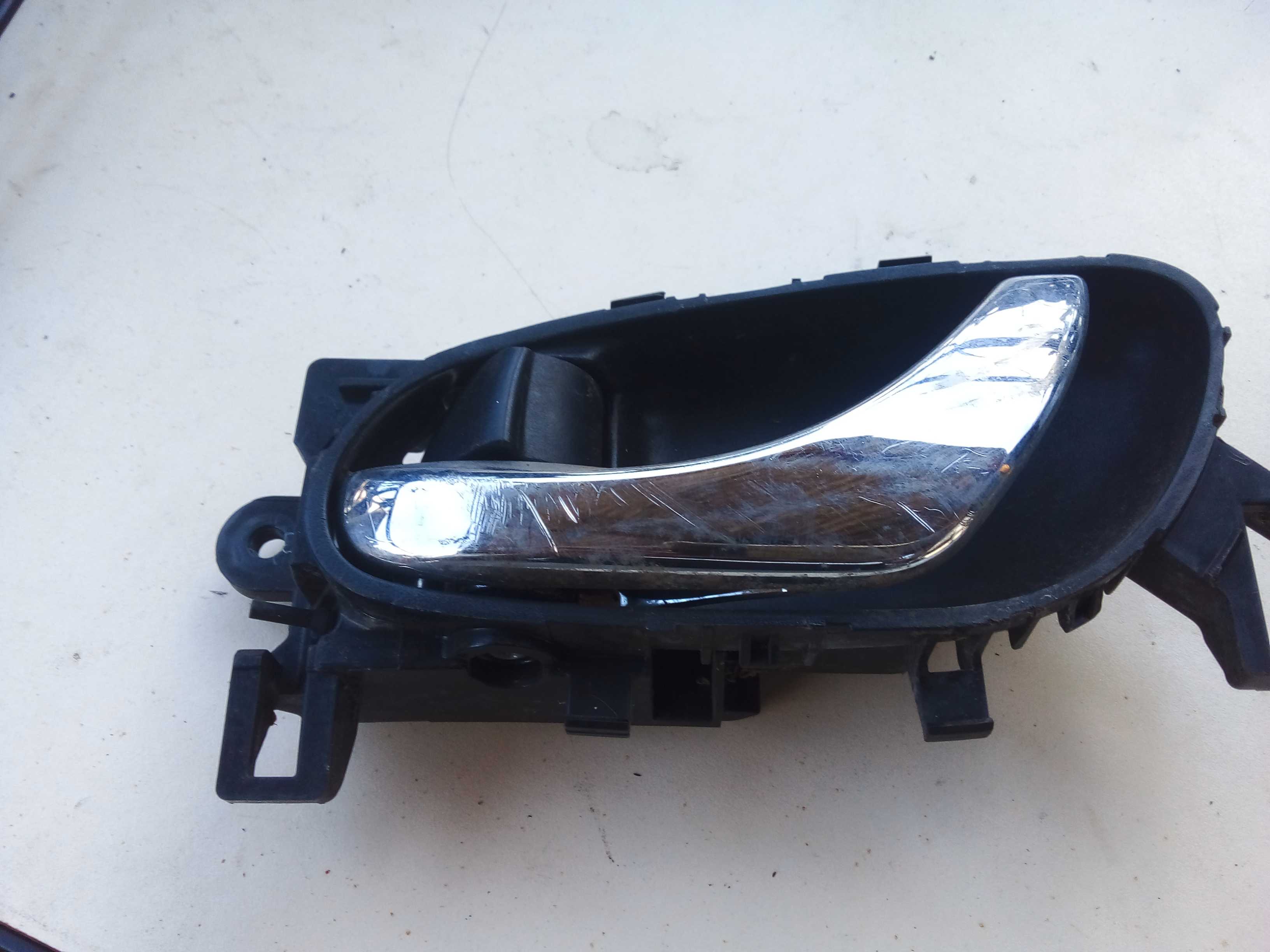 MAÇANETA INTERNA ESQUERDA SENTRA 2014 24281 1