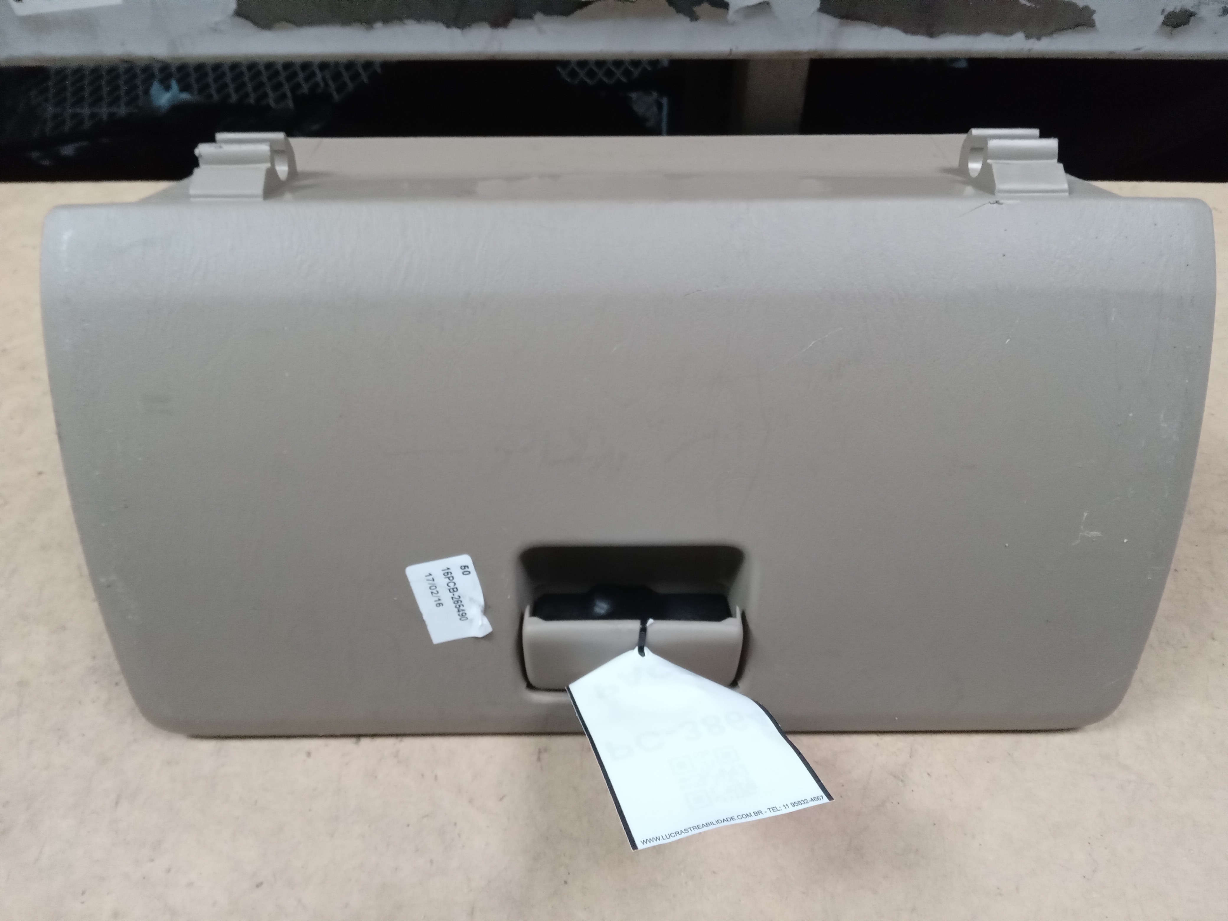 PORTA LUVAS TOYOTA HILUX 2014 1