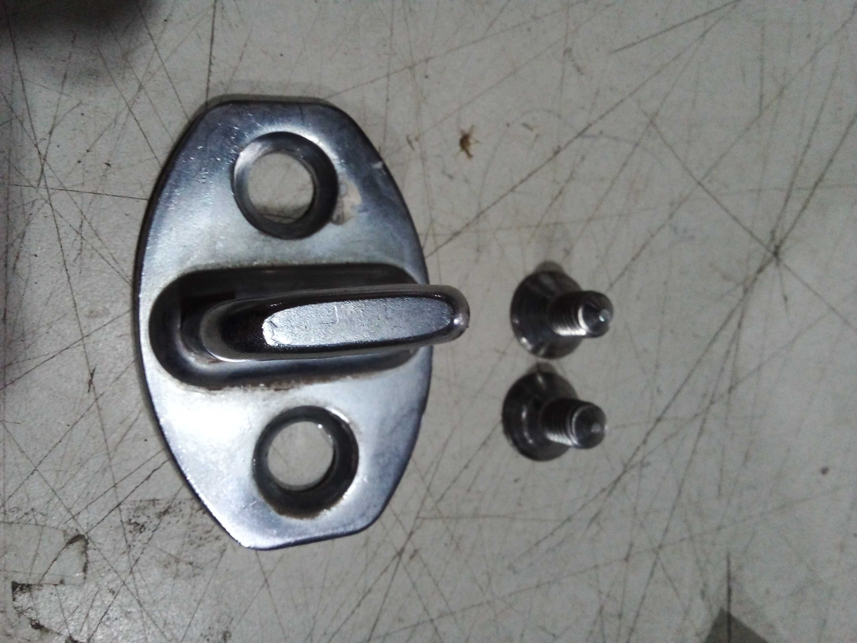 BATENTE  PORTA TRASEIRA ESQUERDA Volkswagen Gol 2012  3b0837 1