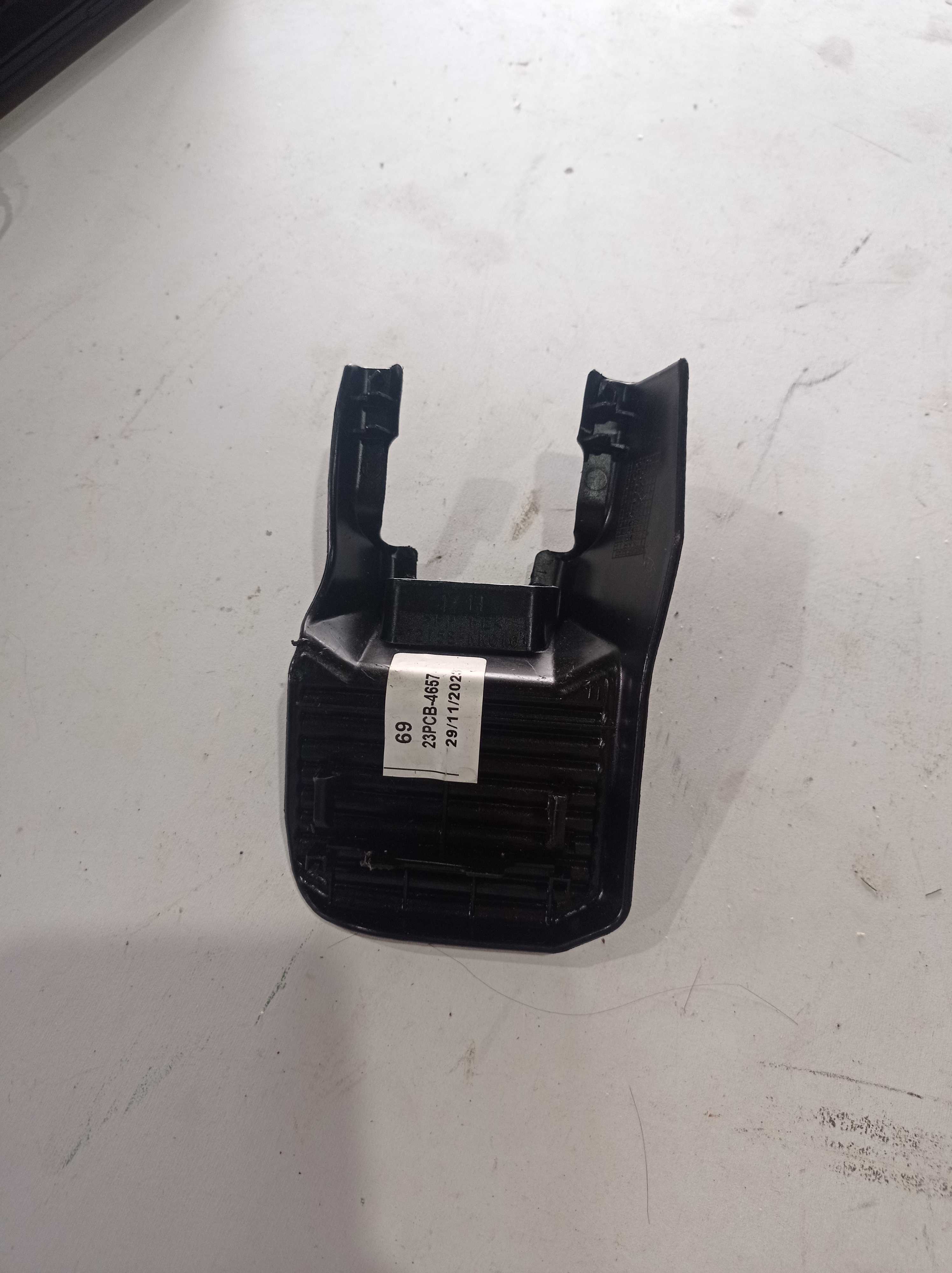 ACABAMENTO TRILHO BANCO DIANTEIRO ESQUERDO TOYOTA HILUX 16 2