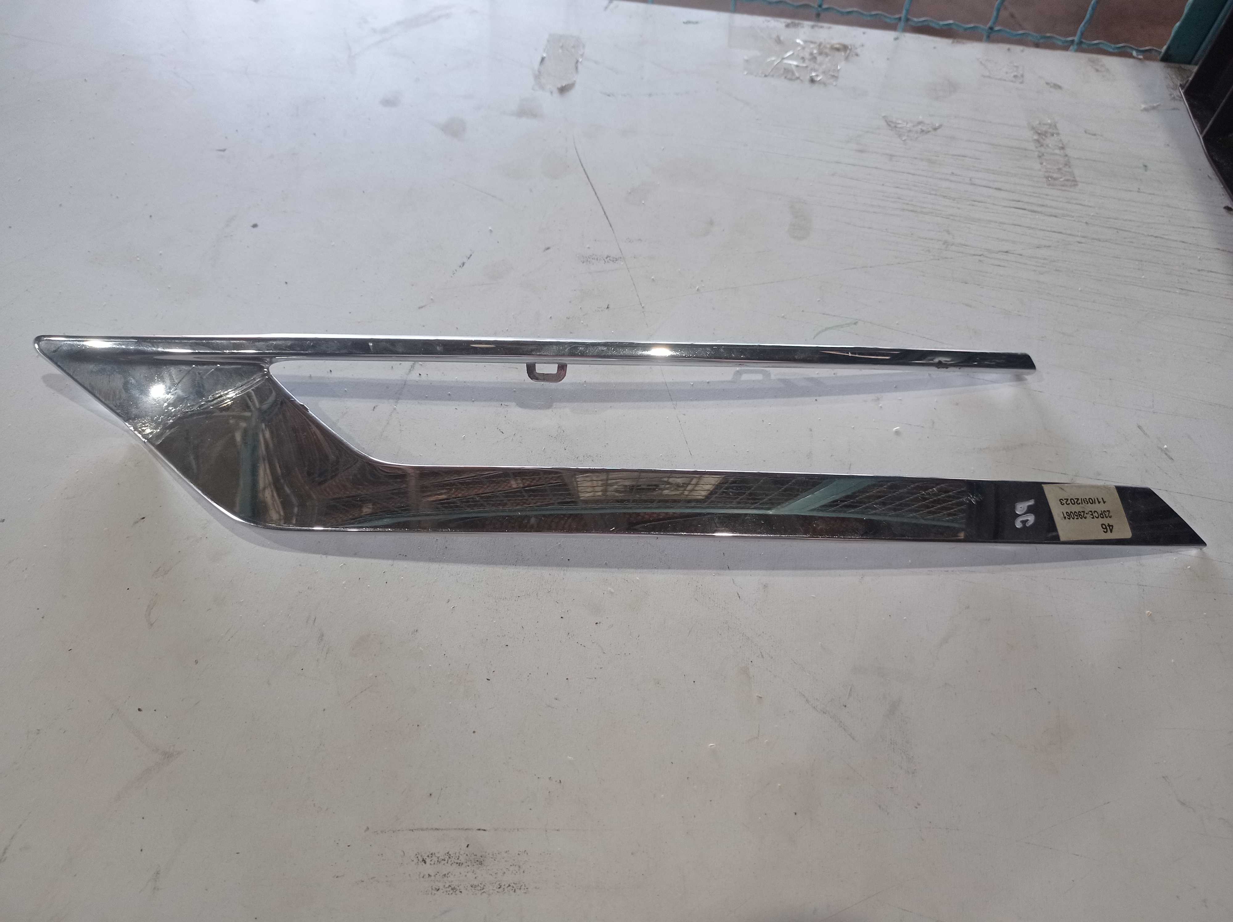 MOLDURA CROMADA GRADE DIANTEIRA ESQUERDA VOLVO S90 2017