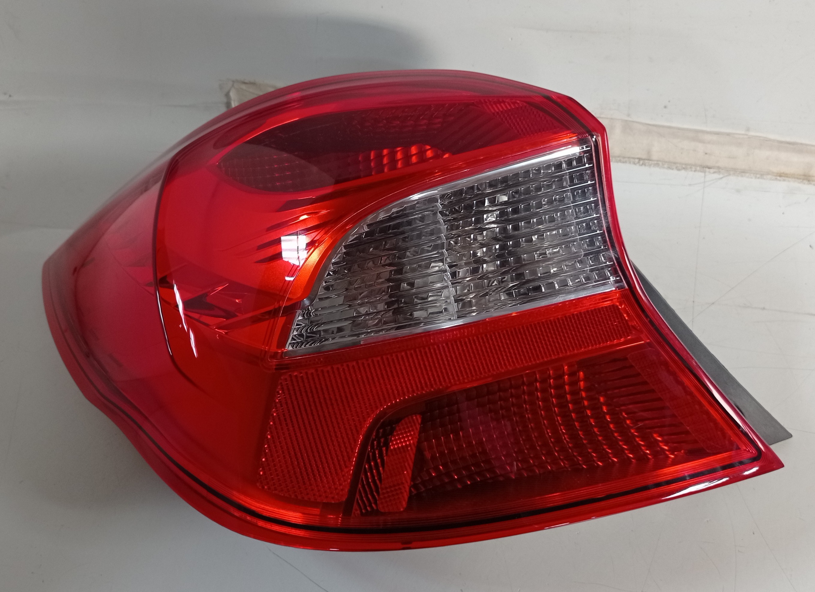 Lanterna Tras Esquerda Ford Ka Hatch 2019 2020 Recuperada 1