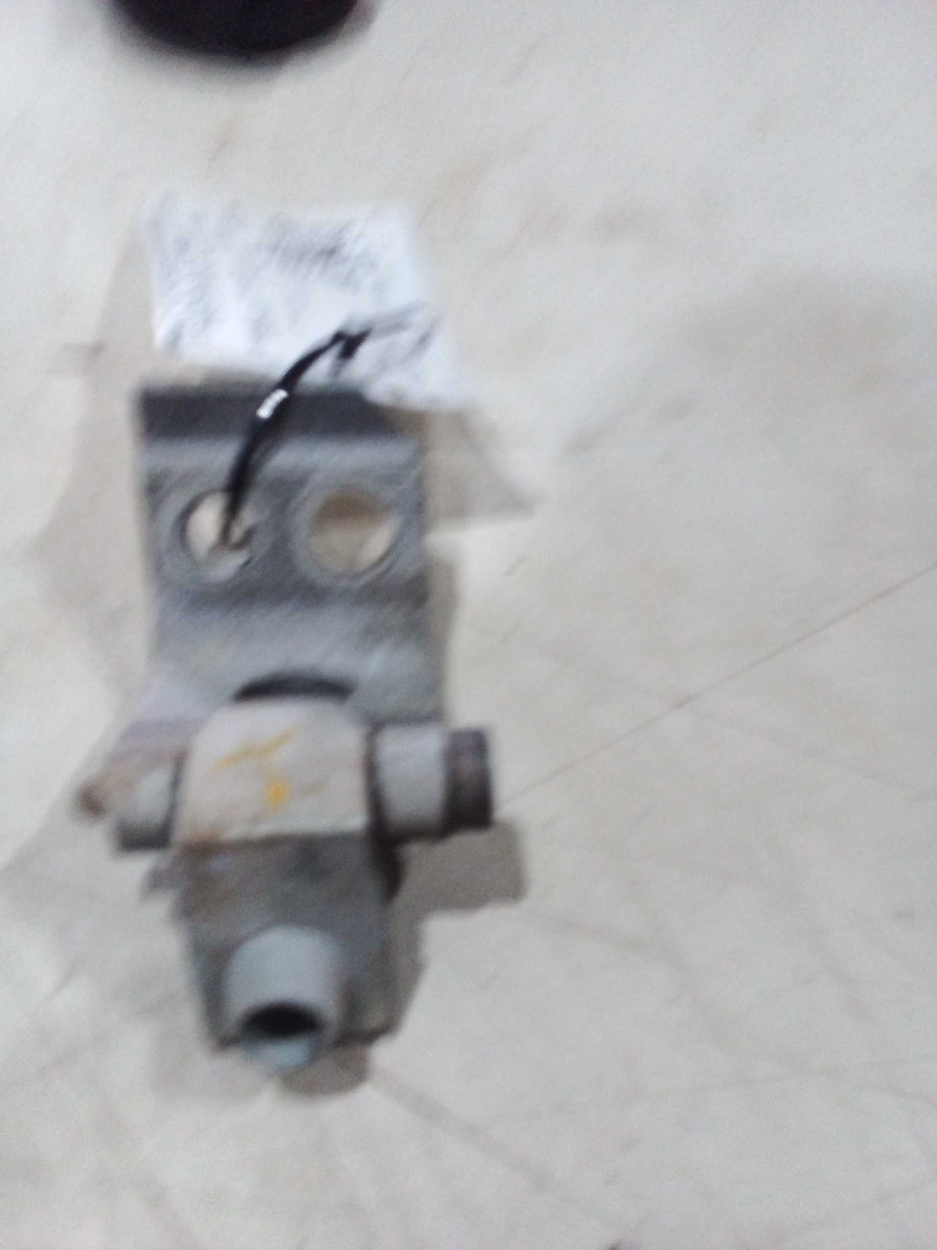 DOBRADIÇA INFERIOR PORTA DIANTEIRA ESQUERDA Peugeot 206 2009 1