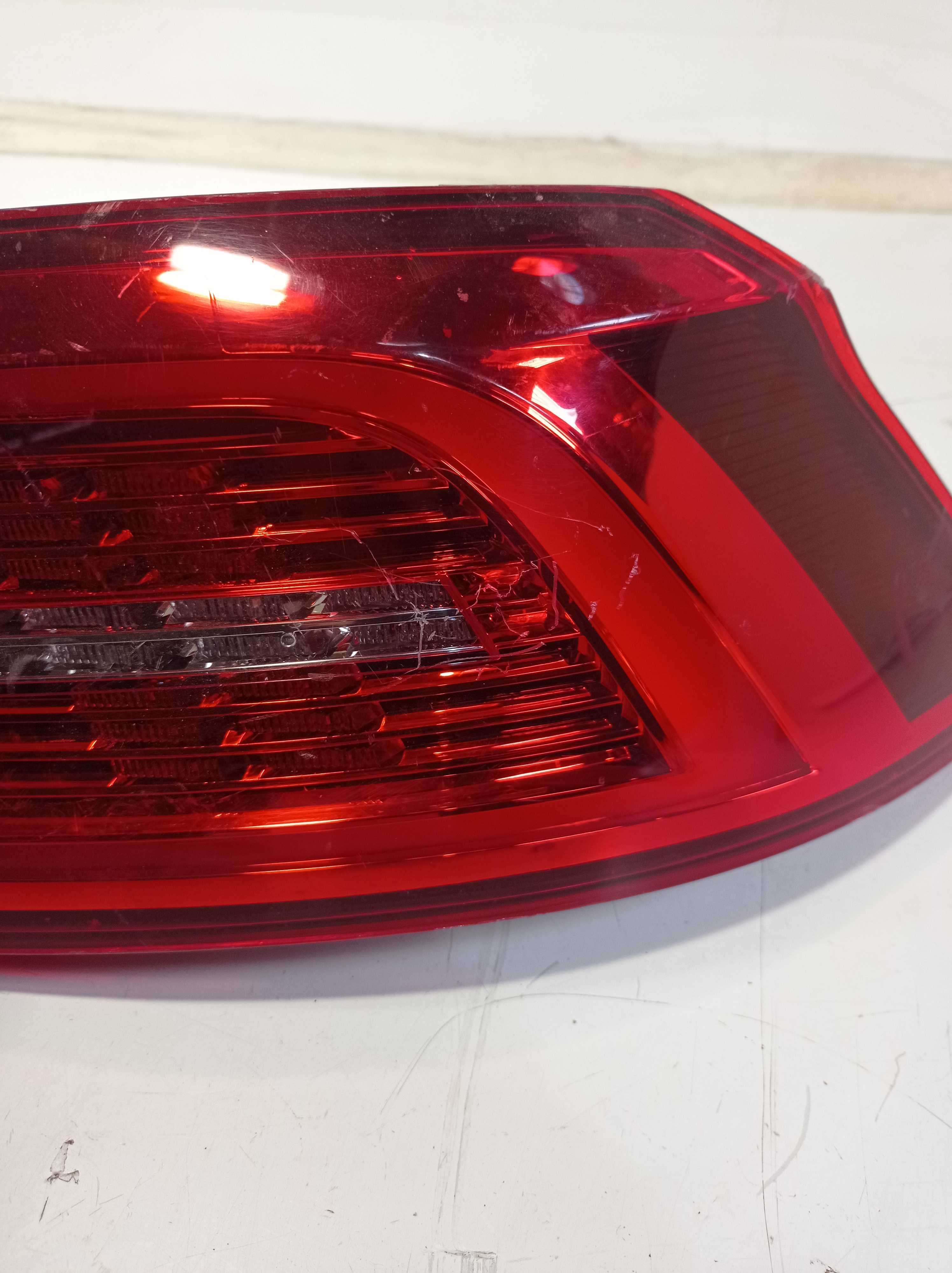 LANTERNA TRASEIRA DIREITA VOLKSWAGEN GOLF 2014 COM LED 4