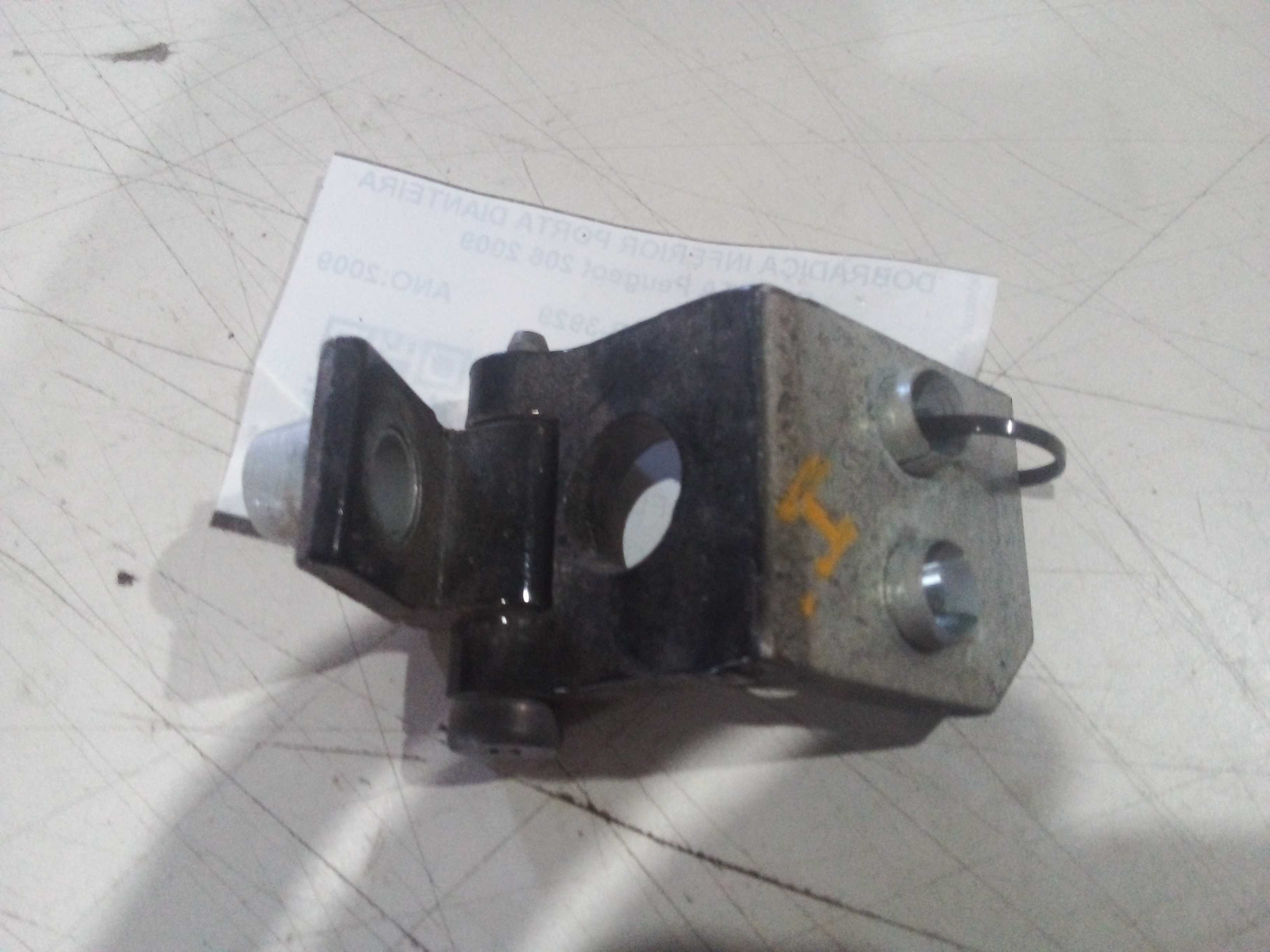 DOBRADIÇA INFERIOR PORTA DIANTEIRA DIREITA Peugeot 206 2009 2