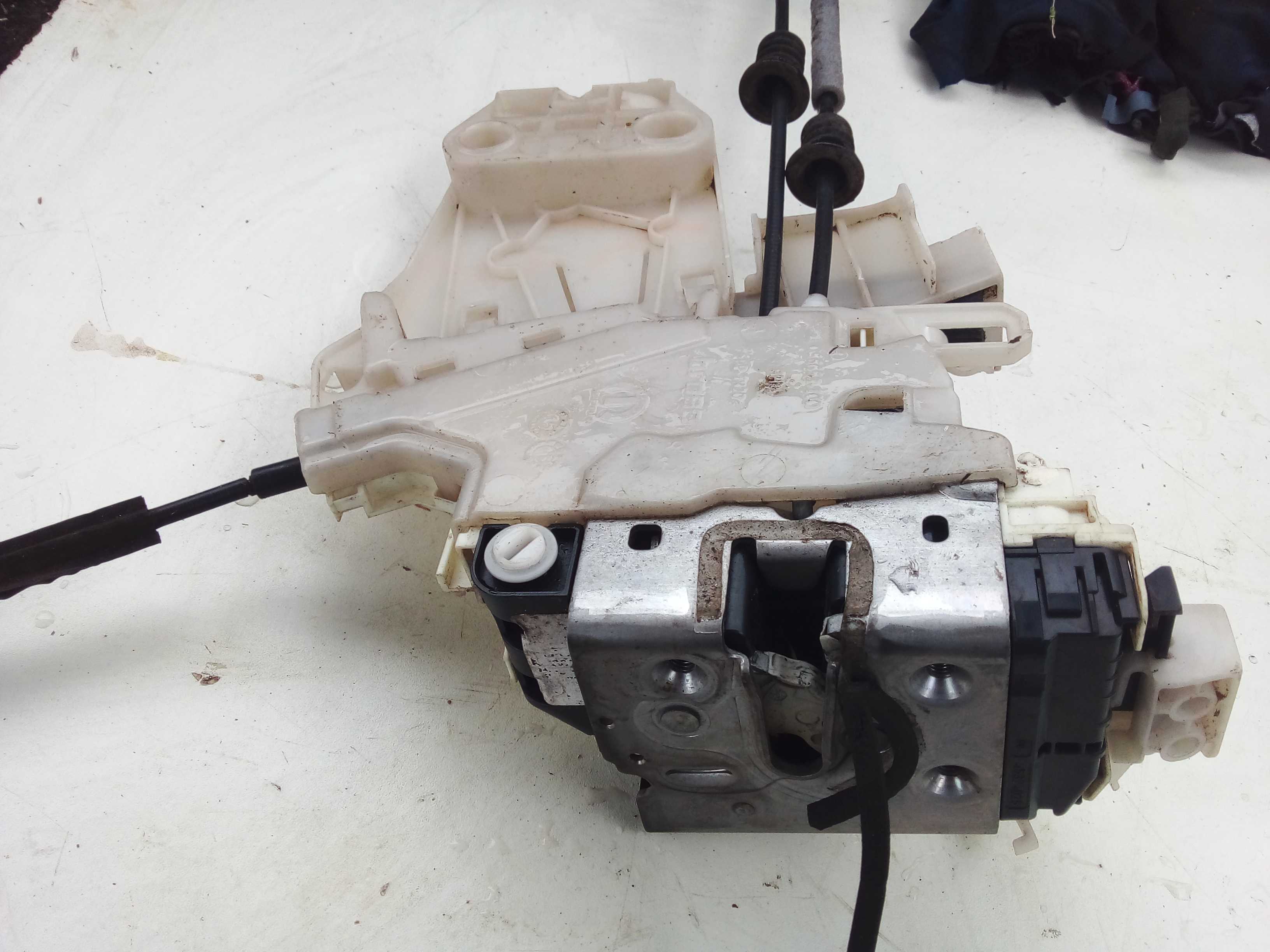 FECHADURA PORTA TRASEIRA DIREITA RENEGADE 2017  52028484 2
