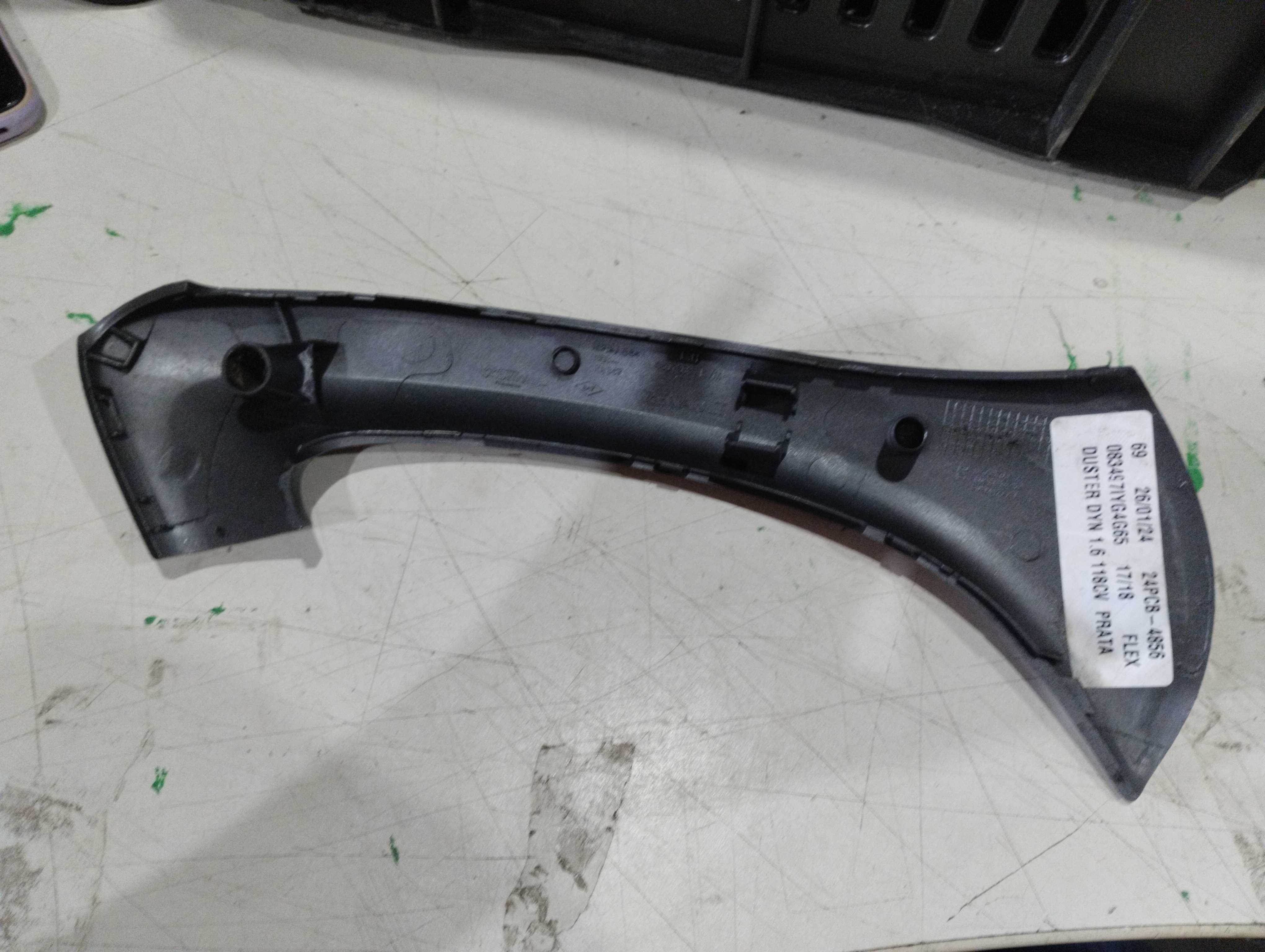 Acabamento forro de porta direito Renault Duster 2