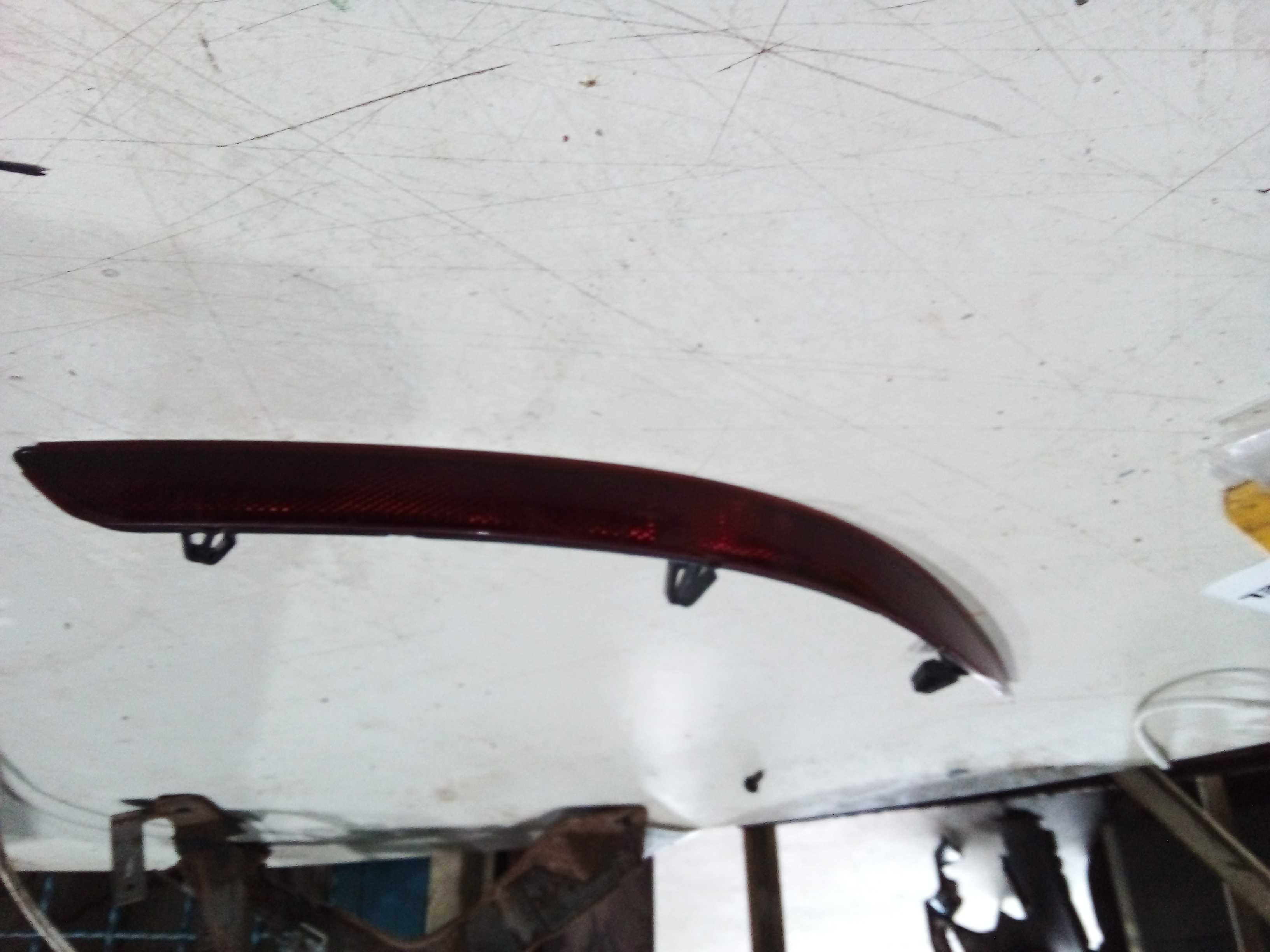 REFLETOR OLHO GATO ESQUERDO AUDI Q3 2021