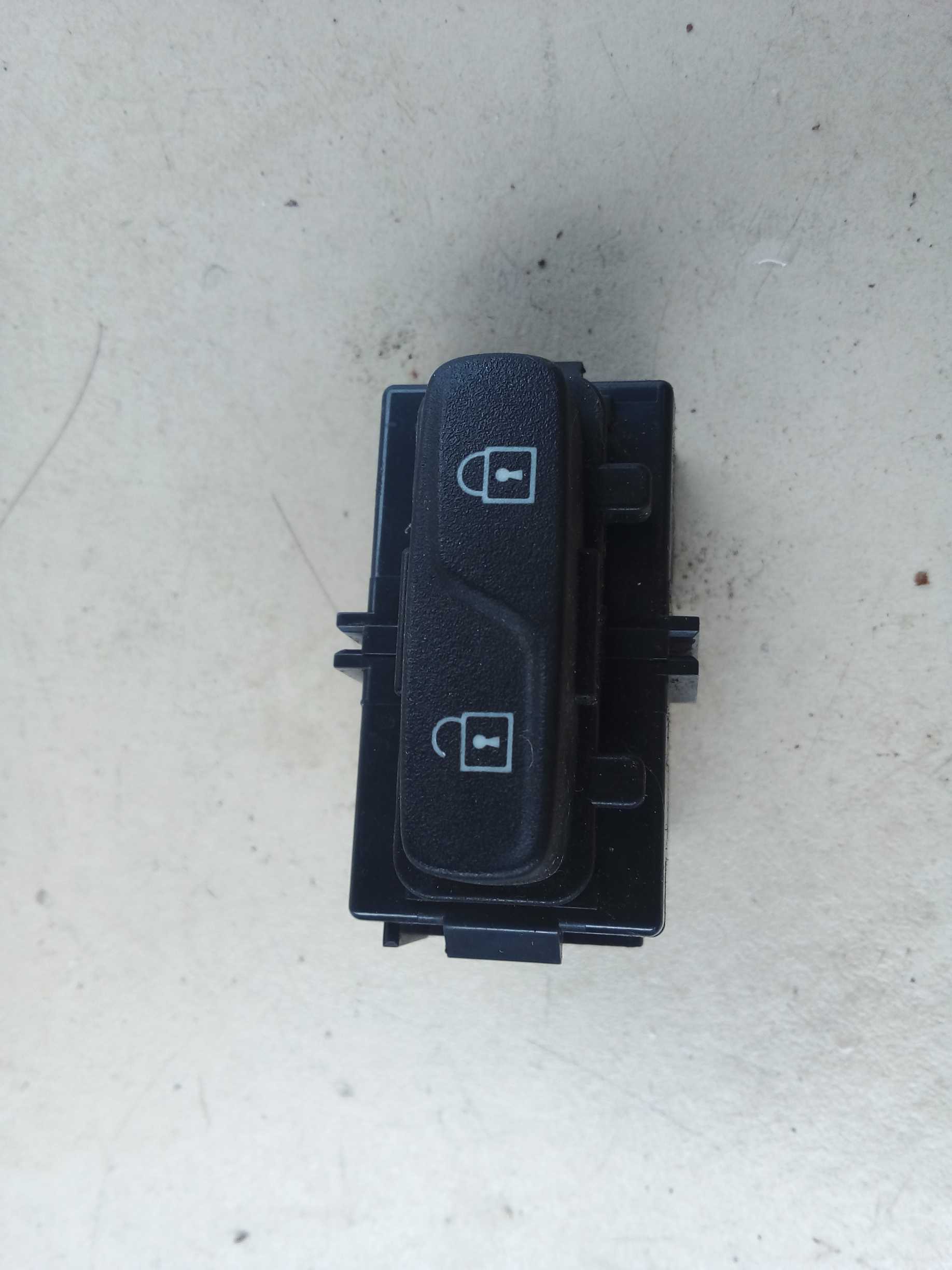 BOTAO TRAVA ELETRICA PORTA LADO ESQ VOLVO XC60 2014