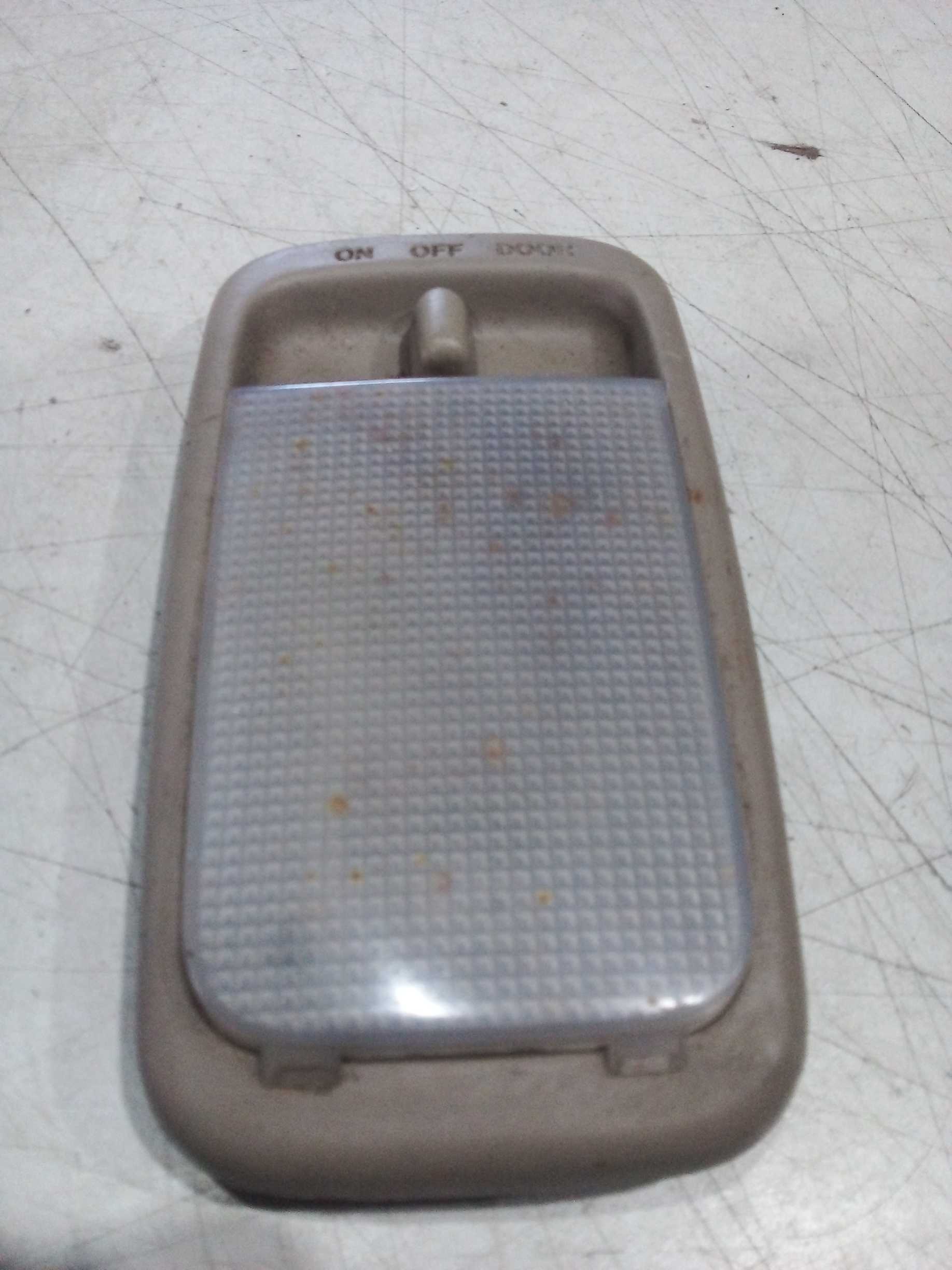 LUZ CORTESIA MEIO HILUX SW4 2011  PP720 1