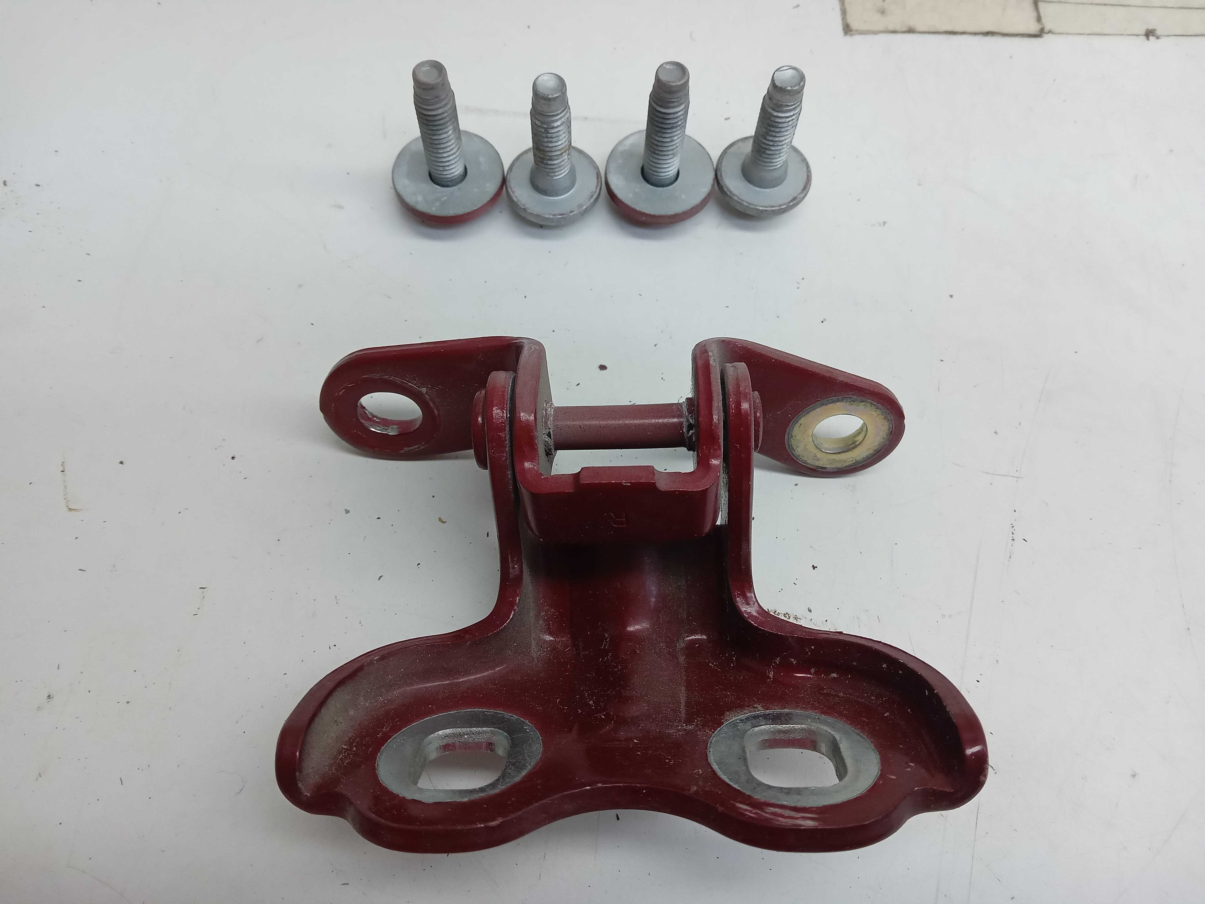 DOBRADIÇA SUPERIOR PORTA TRAS LD GM ONIX 2019 1