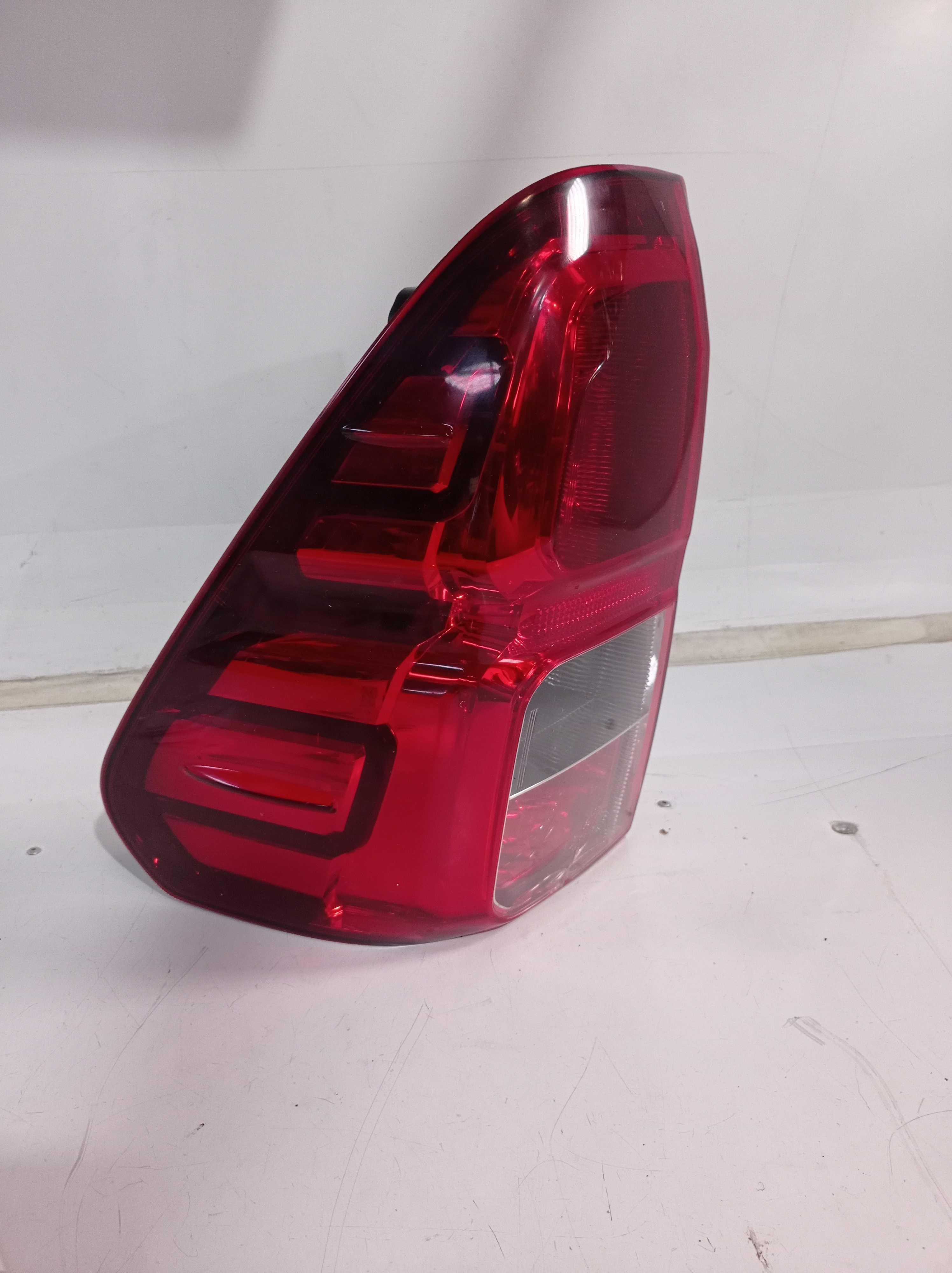 LANTERNA TRASEIRA ESQUERDA TOYOTA HILUX 2016 A 2018 4