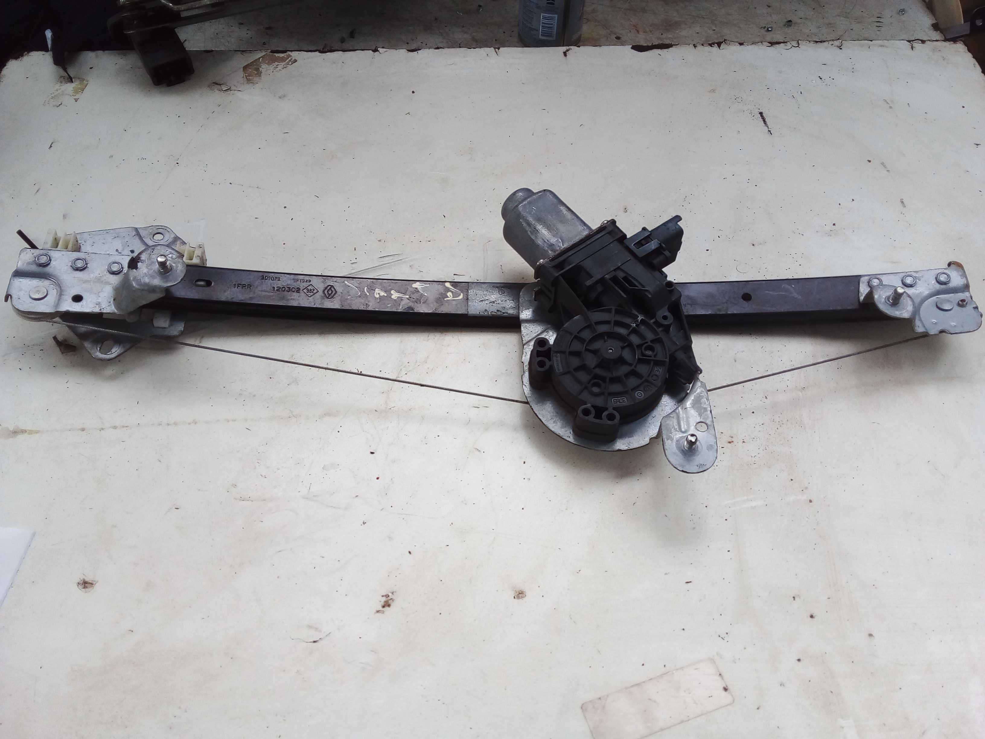 MAQUINA VIDRO DIANTEIRA DIREITA DUSTER 2017 1