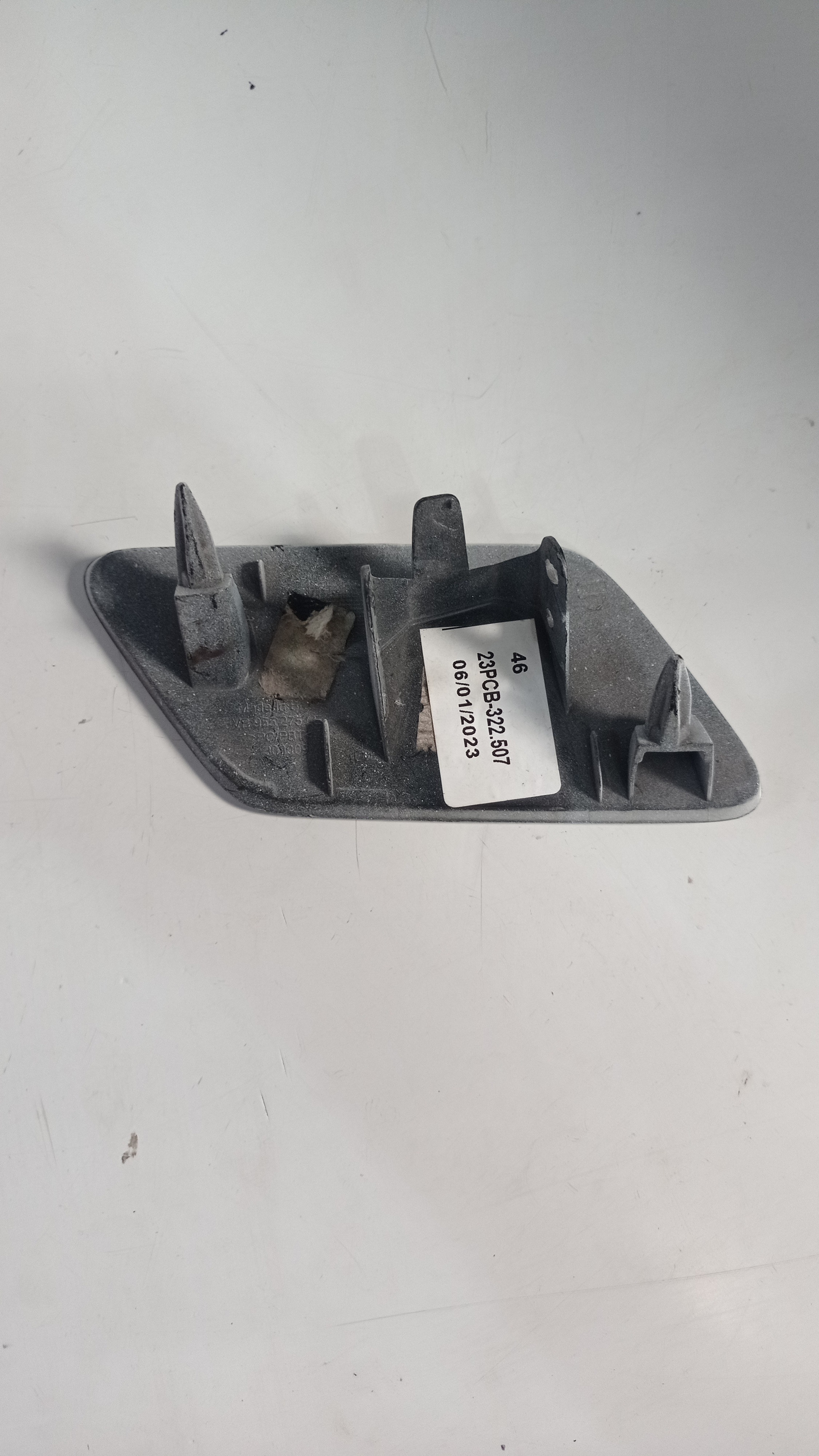 8vb955275 Tampa Esguicho Do Farol Esquerdo Audi A3 2018 2
