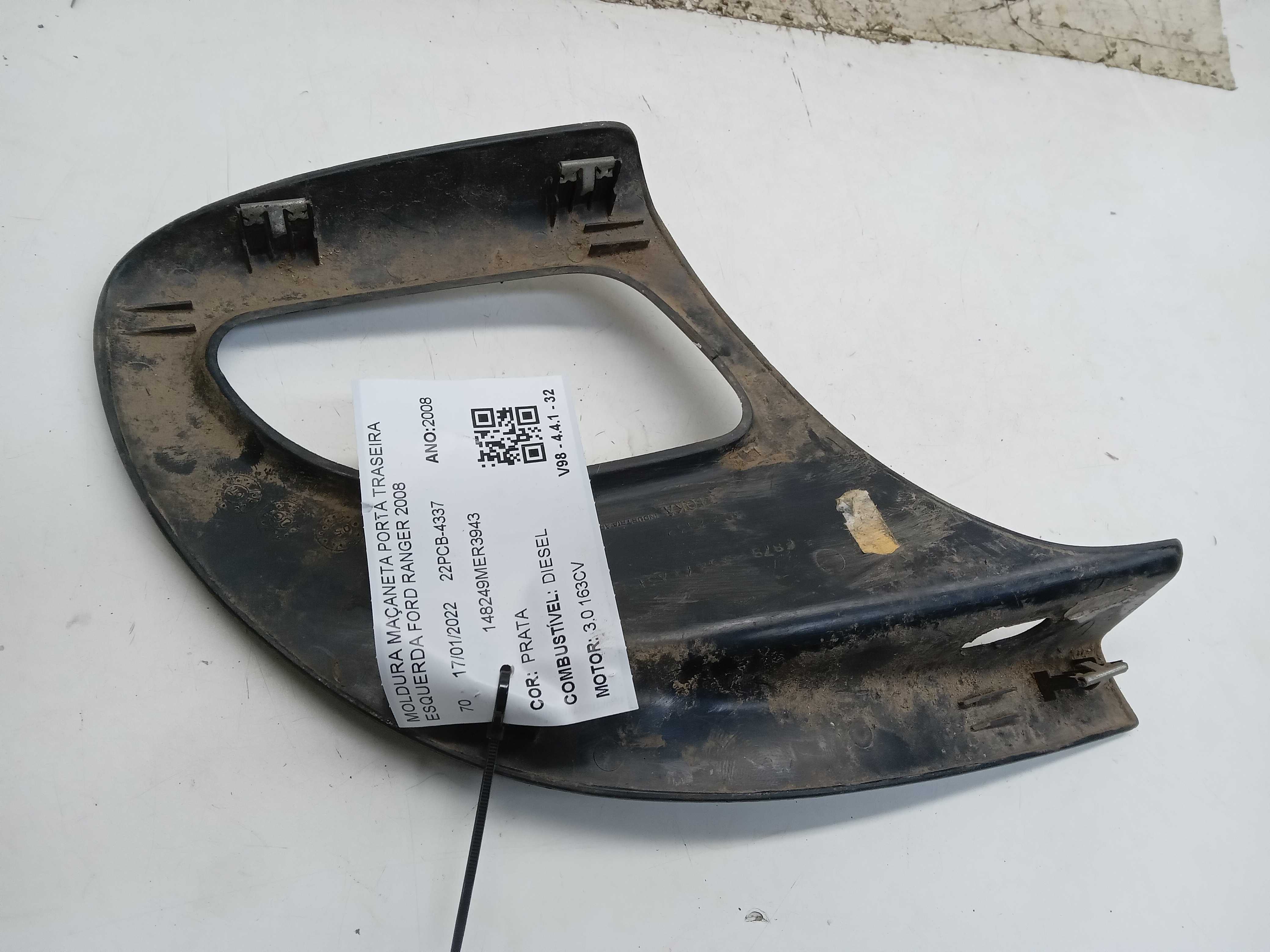 MOLDURA MAÇANETA PORTA TRASEIRA ESQUERDA FORD RANGER 2008 2
