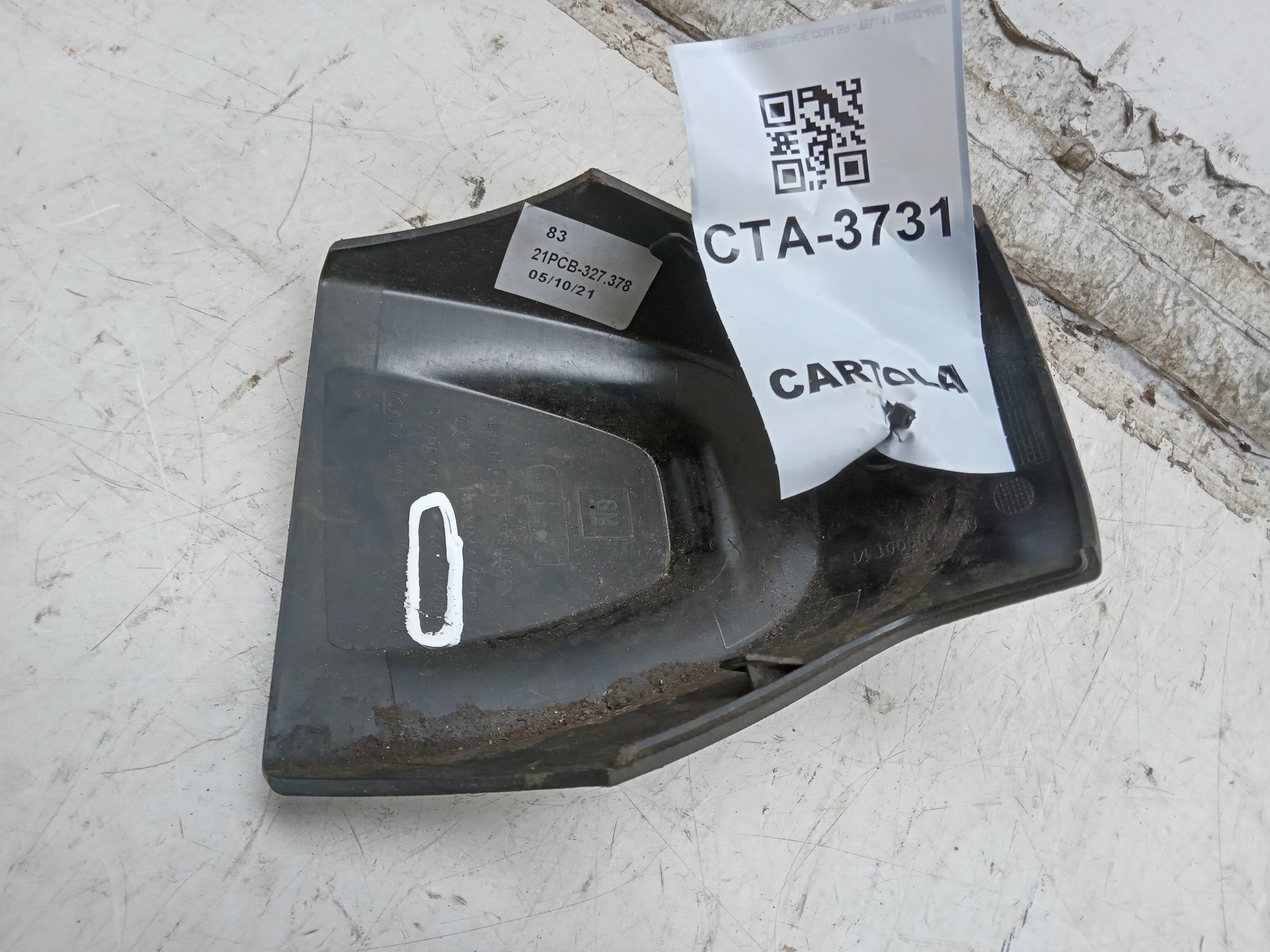 TAMPA TRASEIRA LADO ESQUERDO DO RACK TETO GM ONIX 2