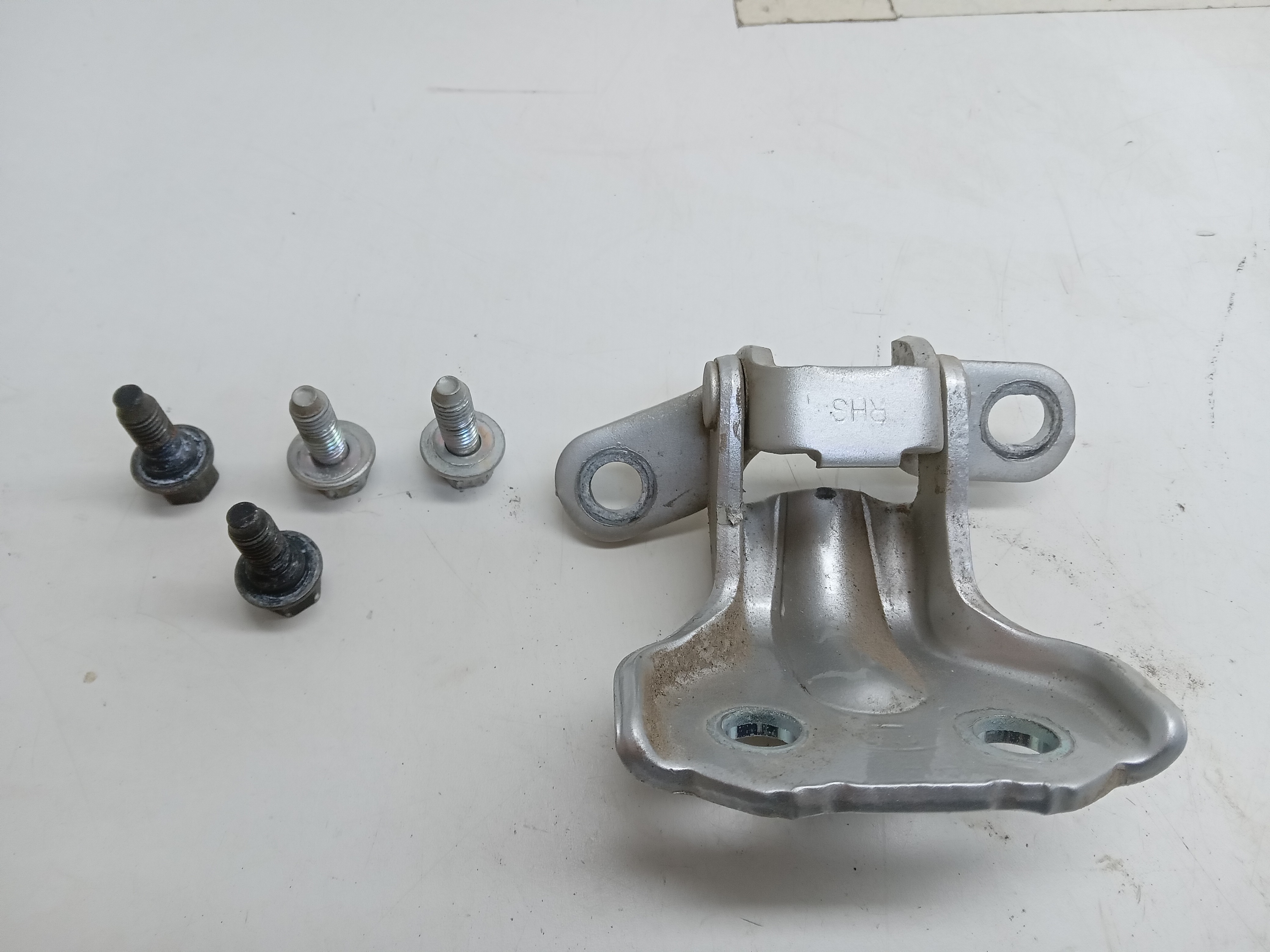 DOBRADIÇA INFERIOR TRAS LD Kia Sorento 2009 1