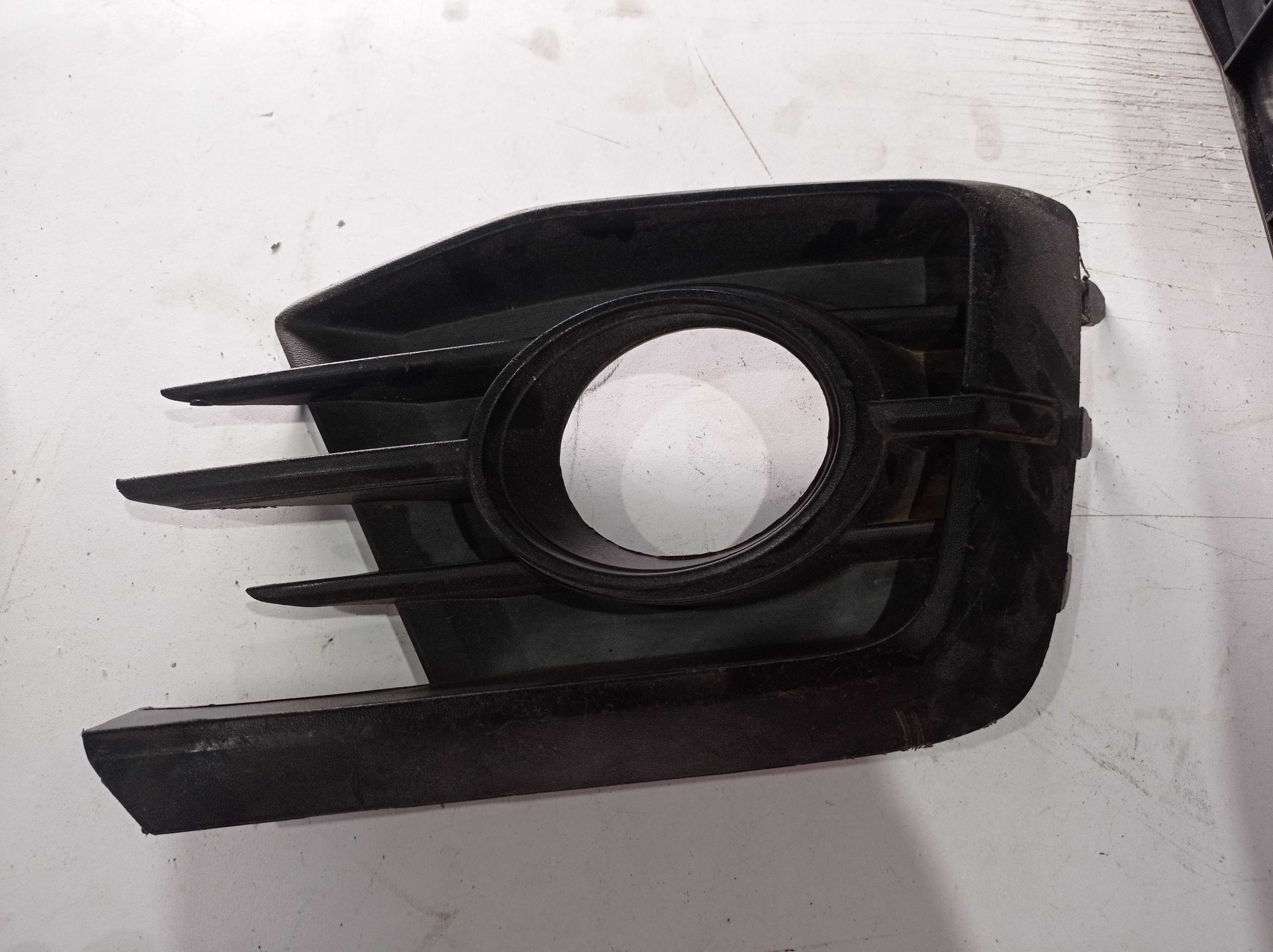 MOLDURA GRADE FAROL MILHA DIREITO VW GOL VOYAGE 2013 1