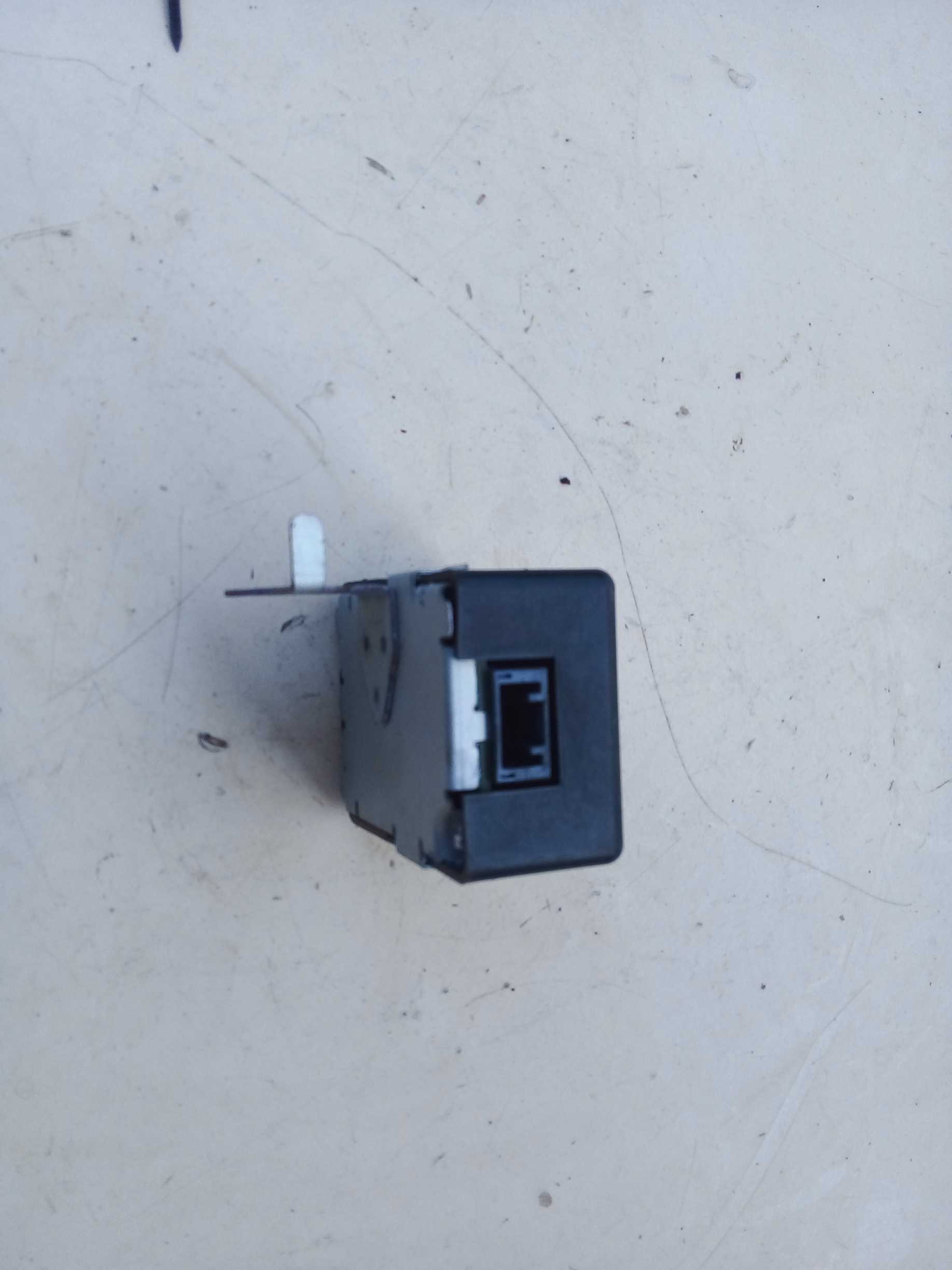 MODULO CENTRAL PORTA HILUX 2019 897400K121 1