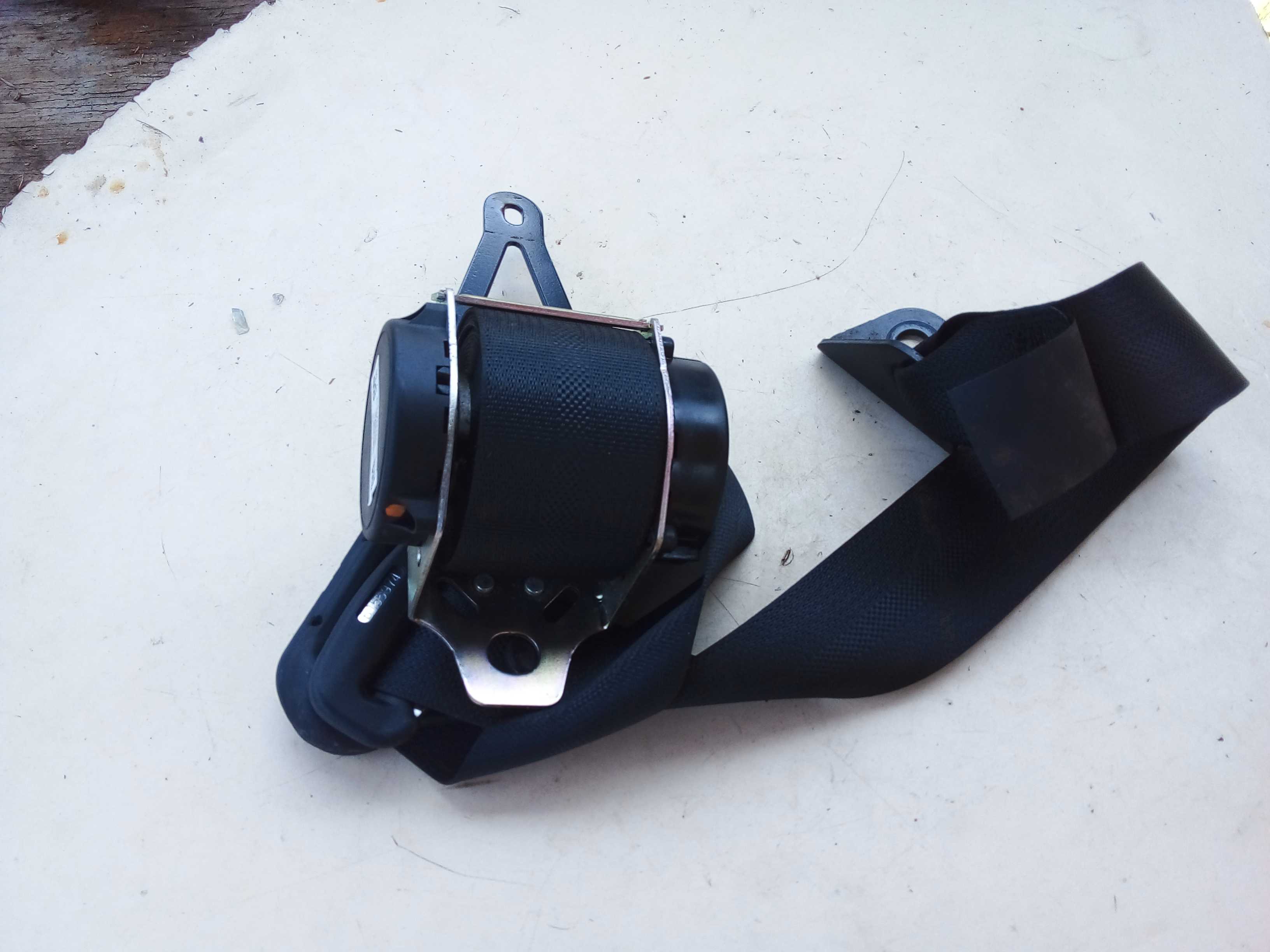 CINTO SEG TRASEIRO DIREITO HILUX 2019 CINTO PRETO 1