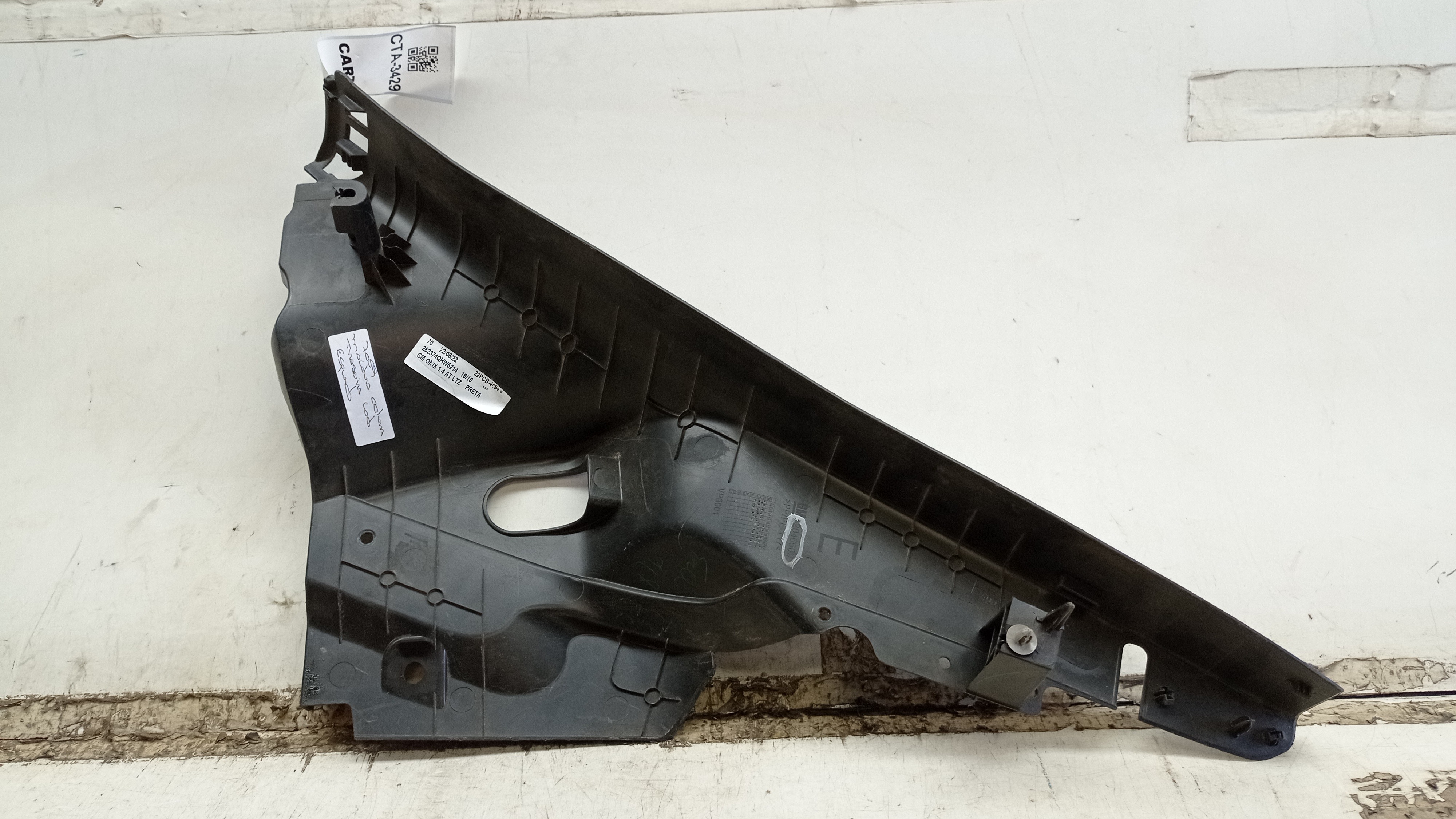 52046609  Moldura Coluna Onix Traseira Esquerda 2016 2