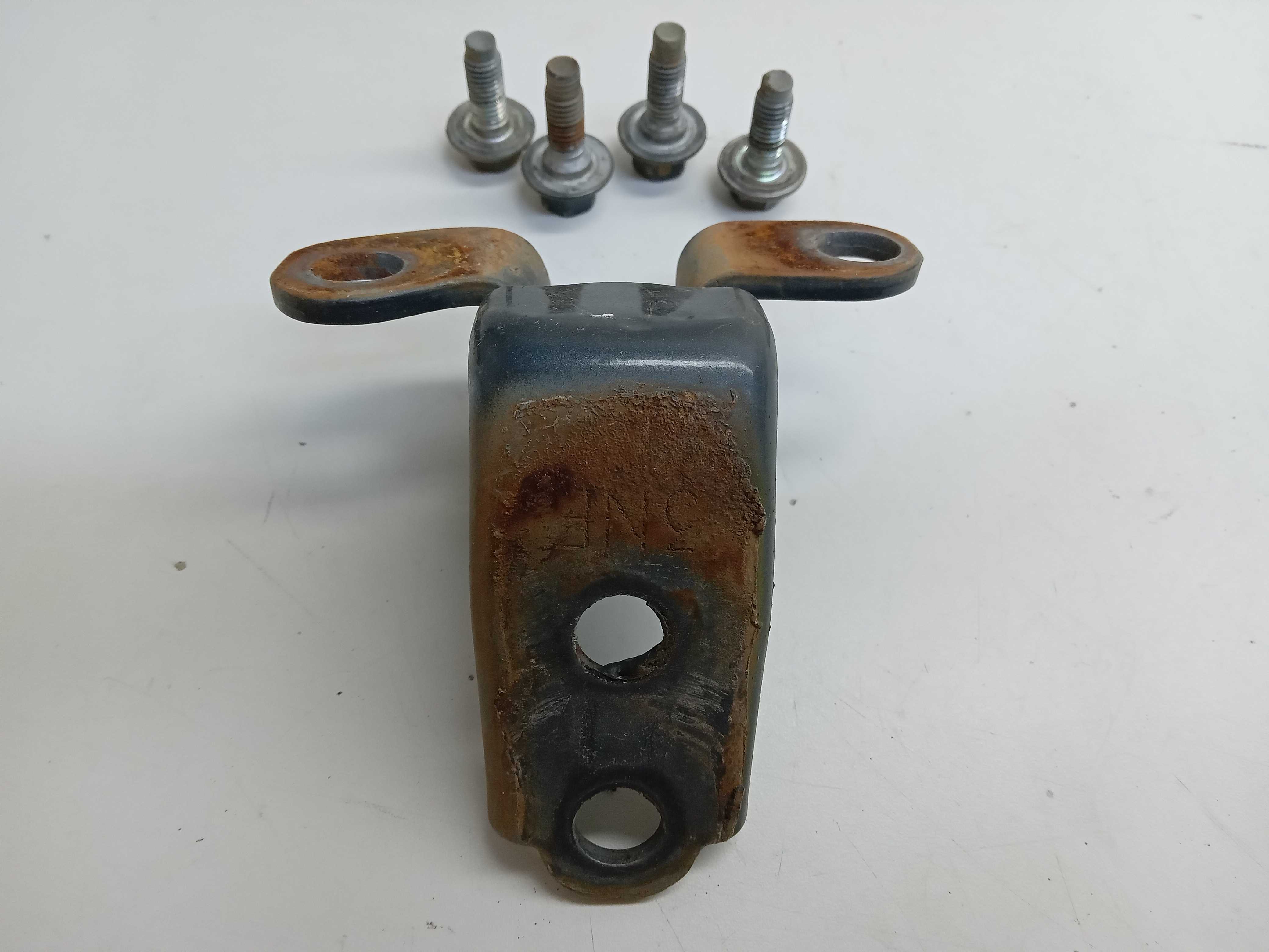 DOBRADIÇA INFERIOR PORTA DIANTEIRA ESQUERDA Honda Civic 2005 1