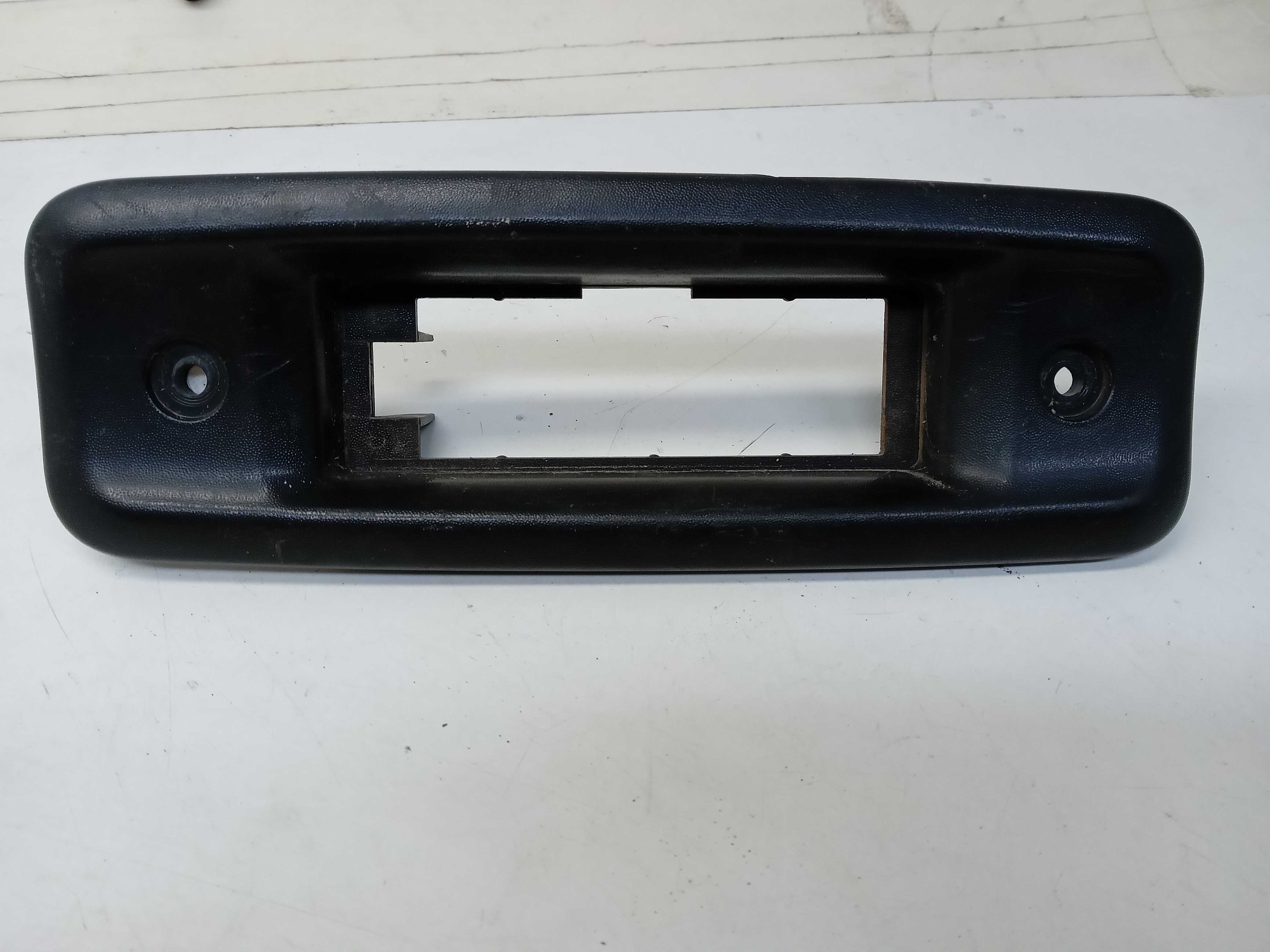 MOLDURA LANTERNA PLACA FIAT STRADA 2020 2