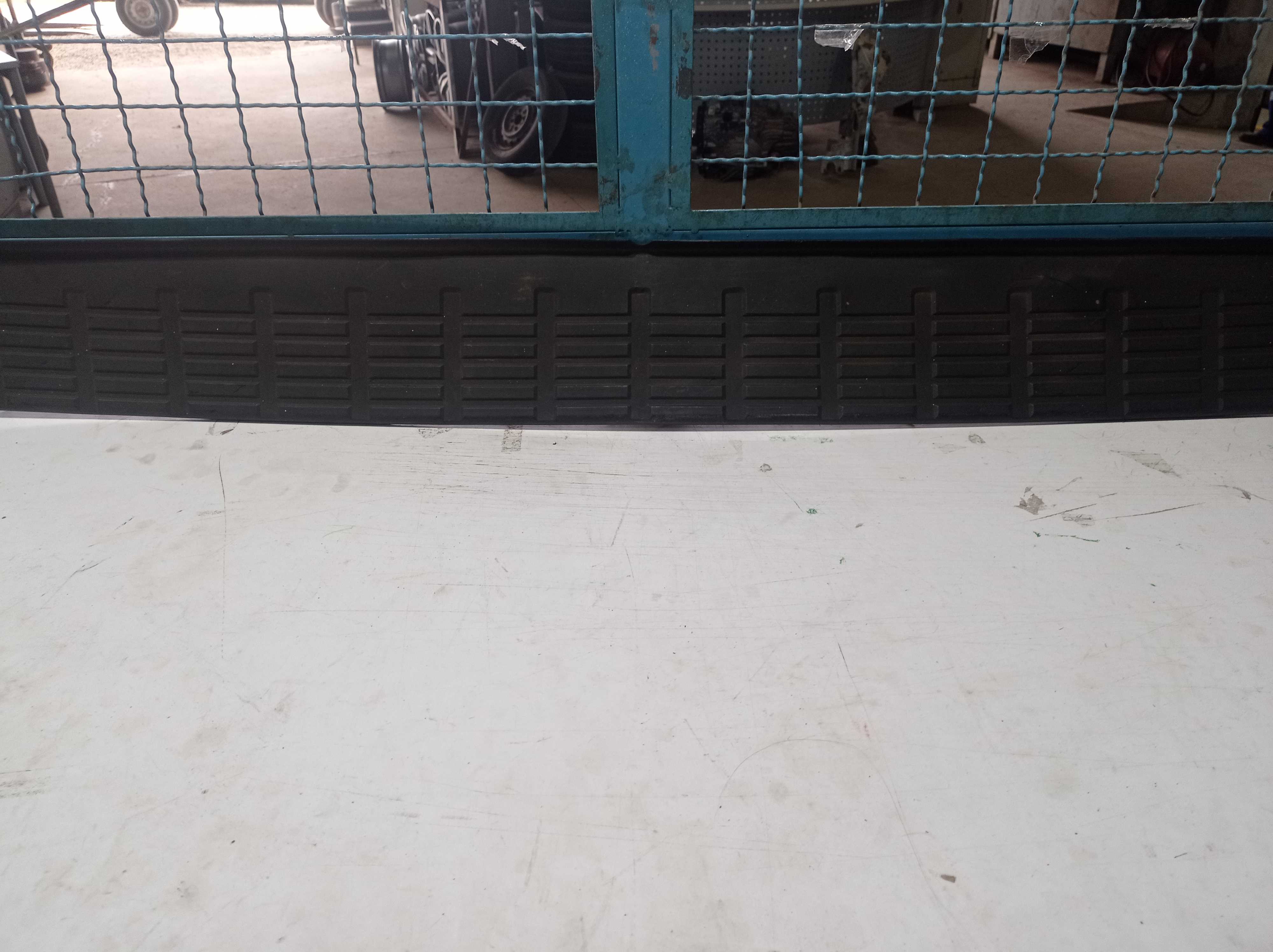MOLDURA ESTRIBO PARACHOQUE TRASEIRO RENAULT MASTER 2021 22