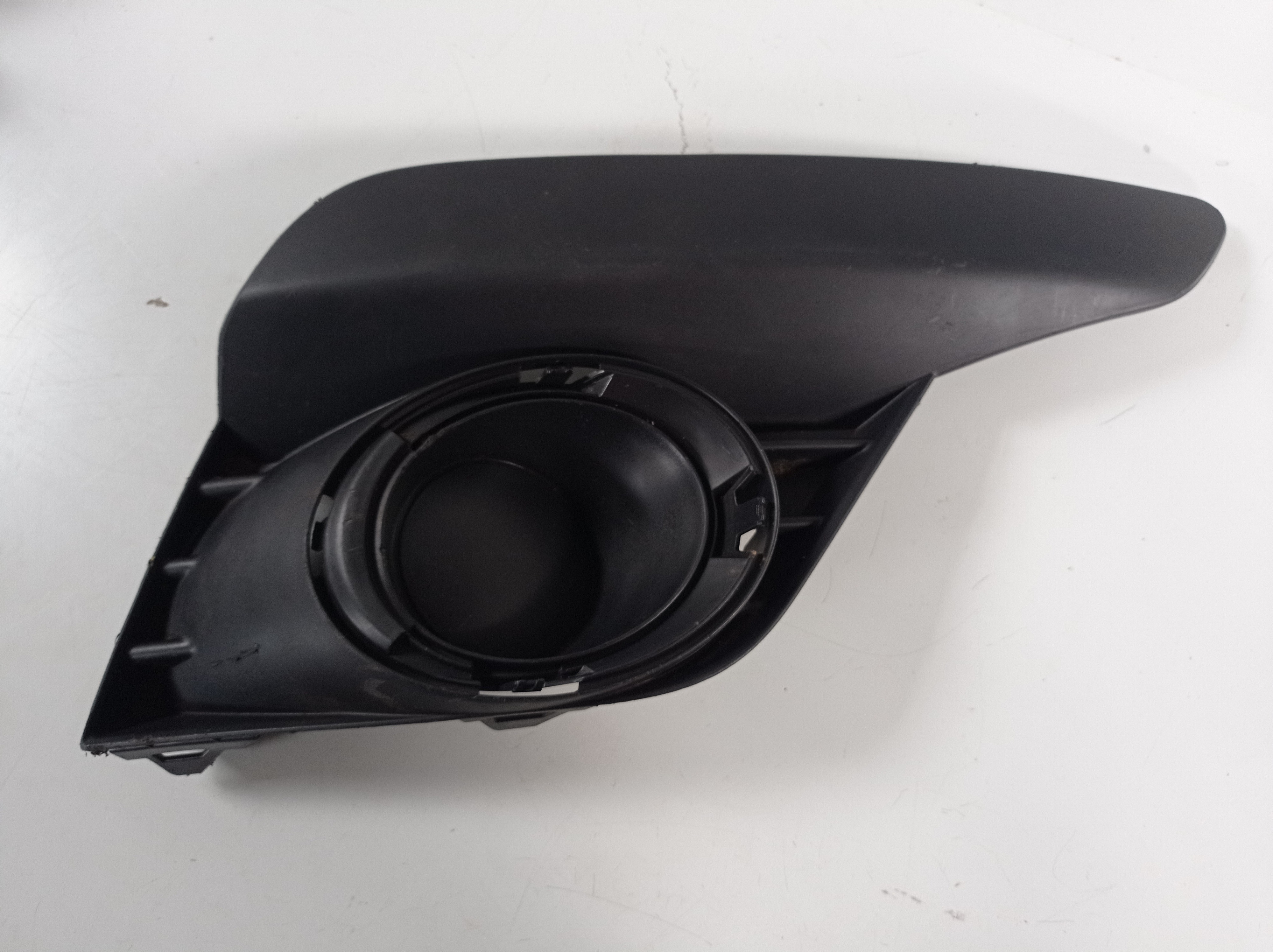 263317695r Moldura Farol Milha Dir Renault Sandero Logan 19