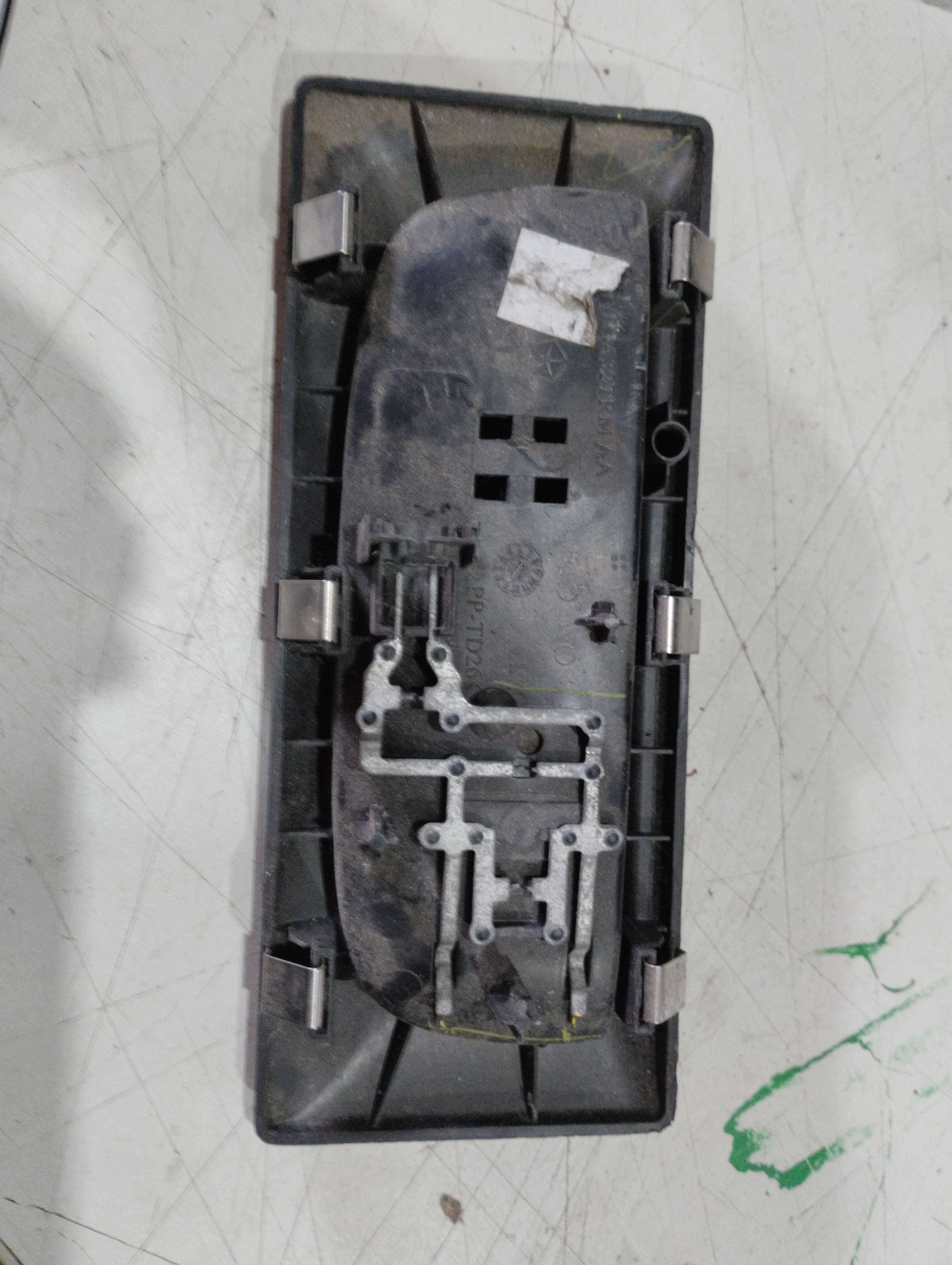 Moldura luz cortesia Dodge Journey 2