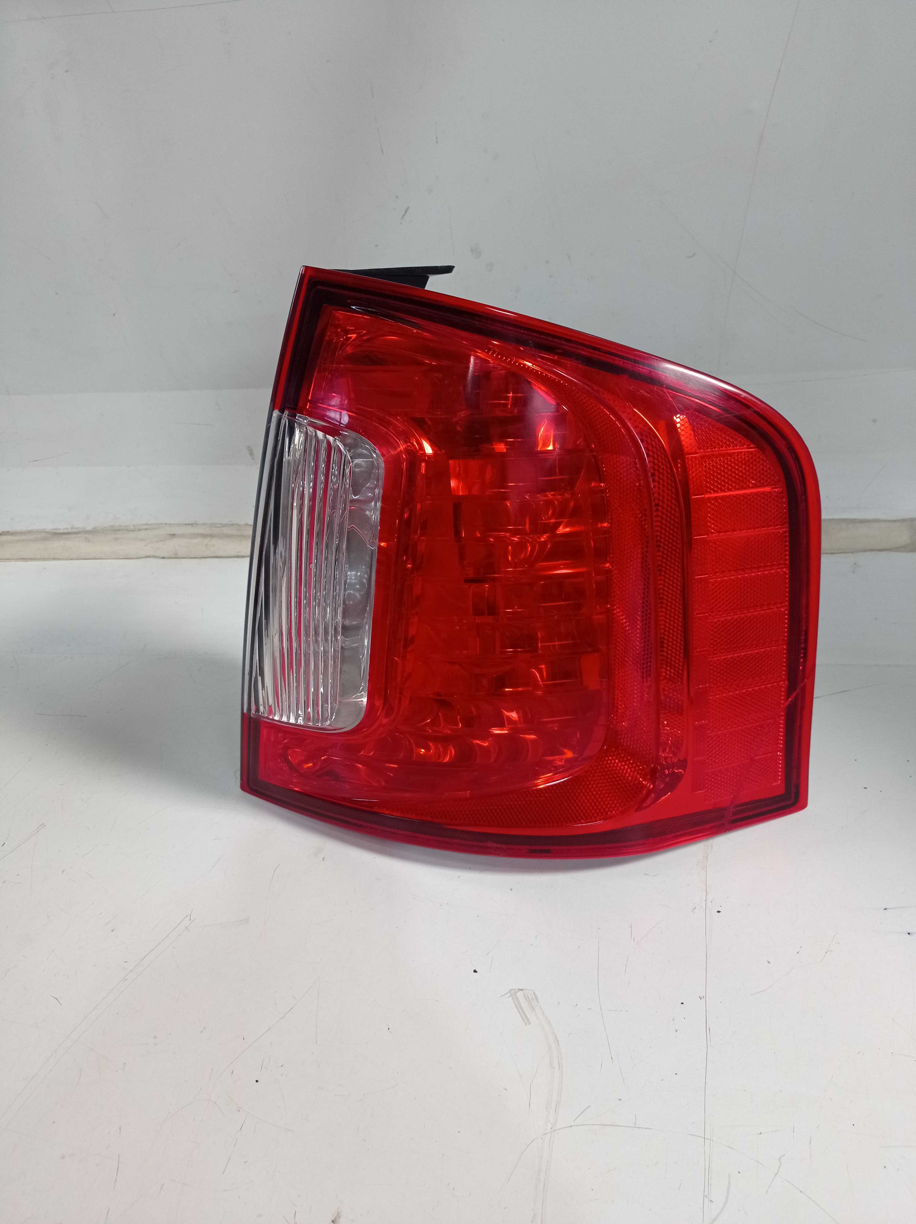LANTERNA TRASEIRA DIREITA FORD EDGE 2012 A 2015 1