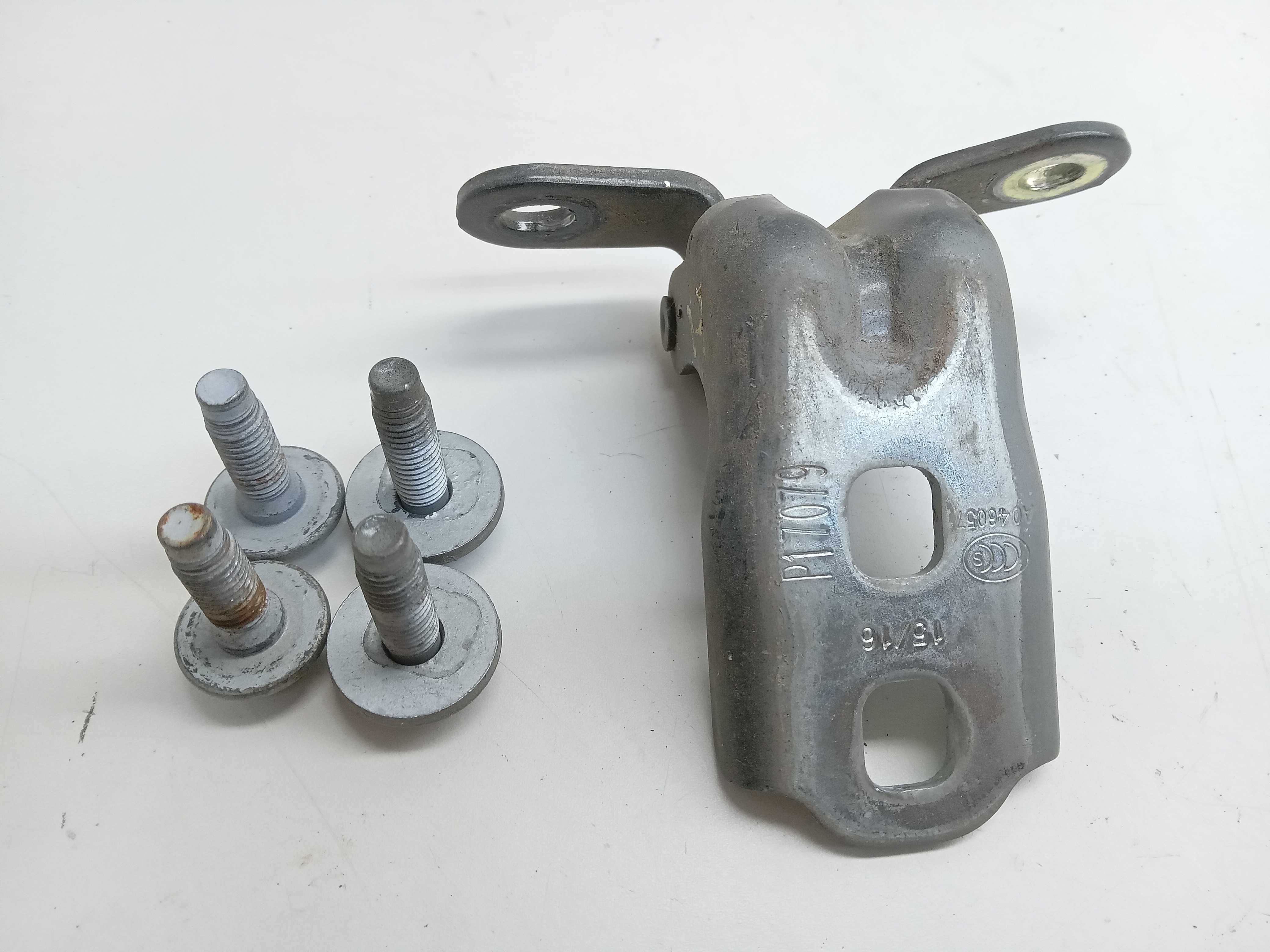 DOBRADIÇA INFERIOR PORTA TRAS DIREITA CHEVROLET SPIN 2018 2