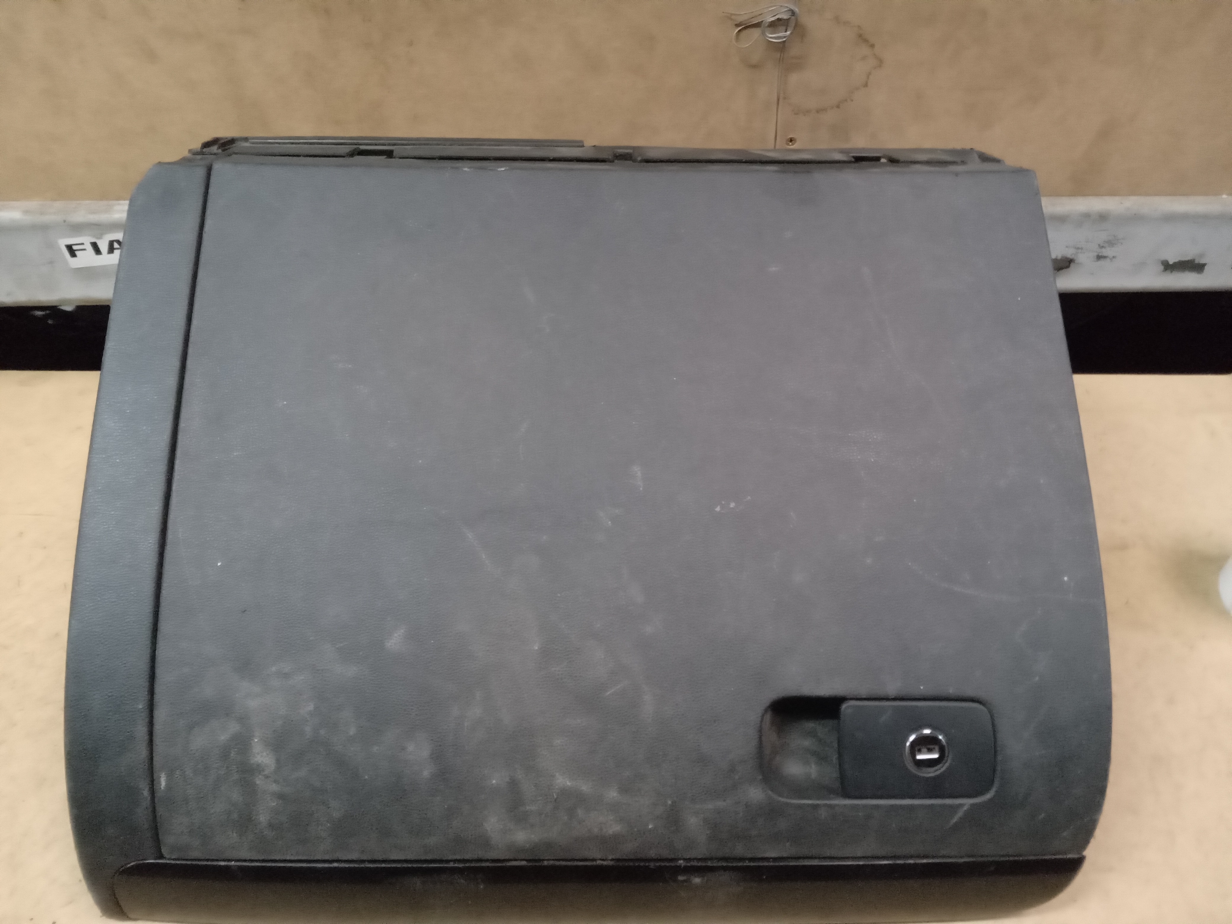 PORTA LUVAS VW JETTA 2012 1