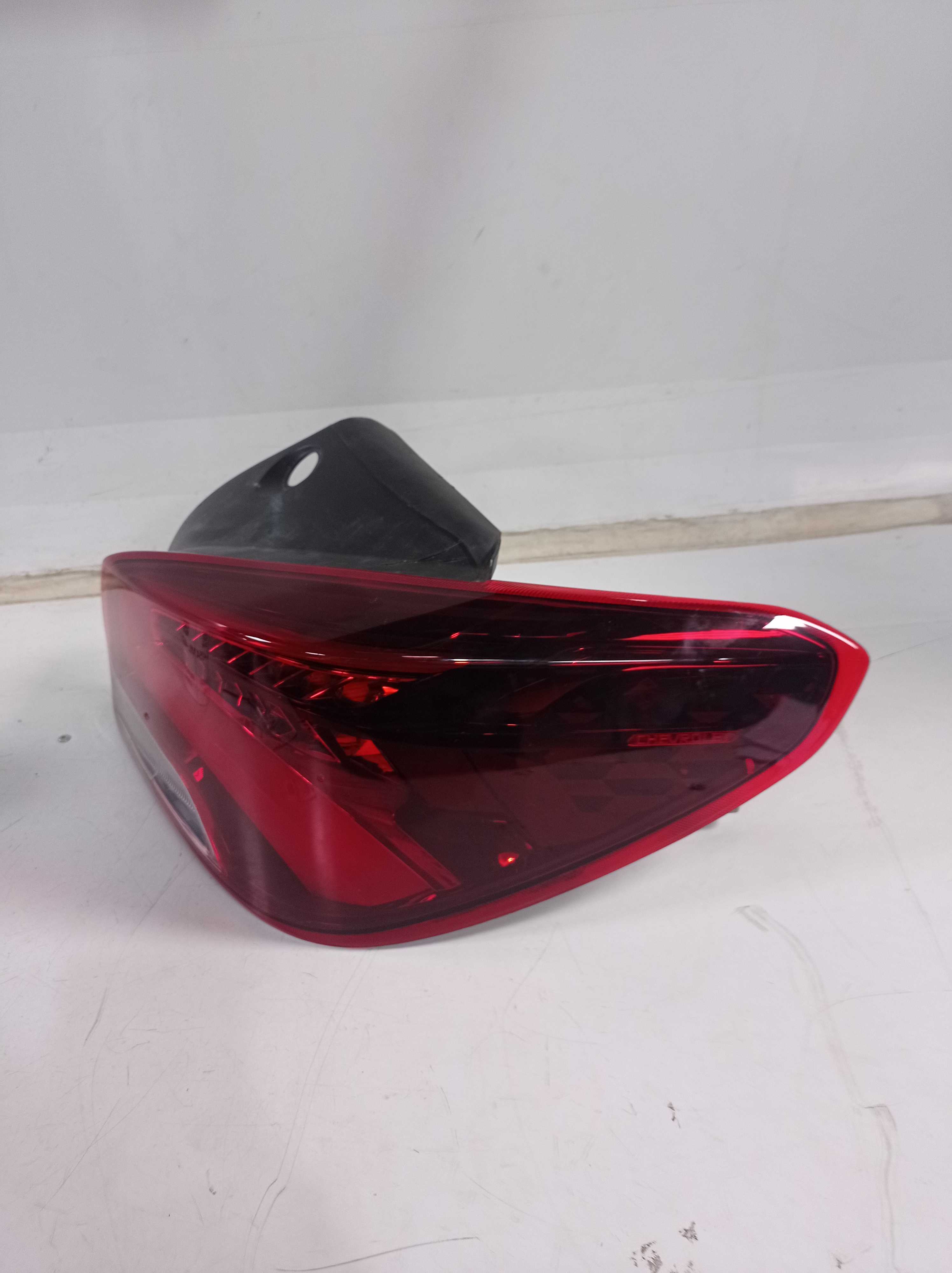 LANTERNA TRASEIRA DIREITA GM ONIX HATCH RECUPERADA 3