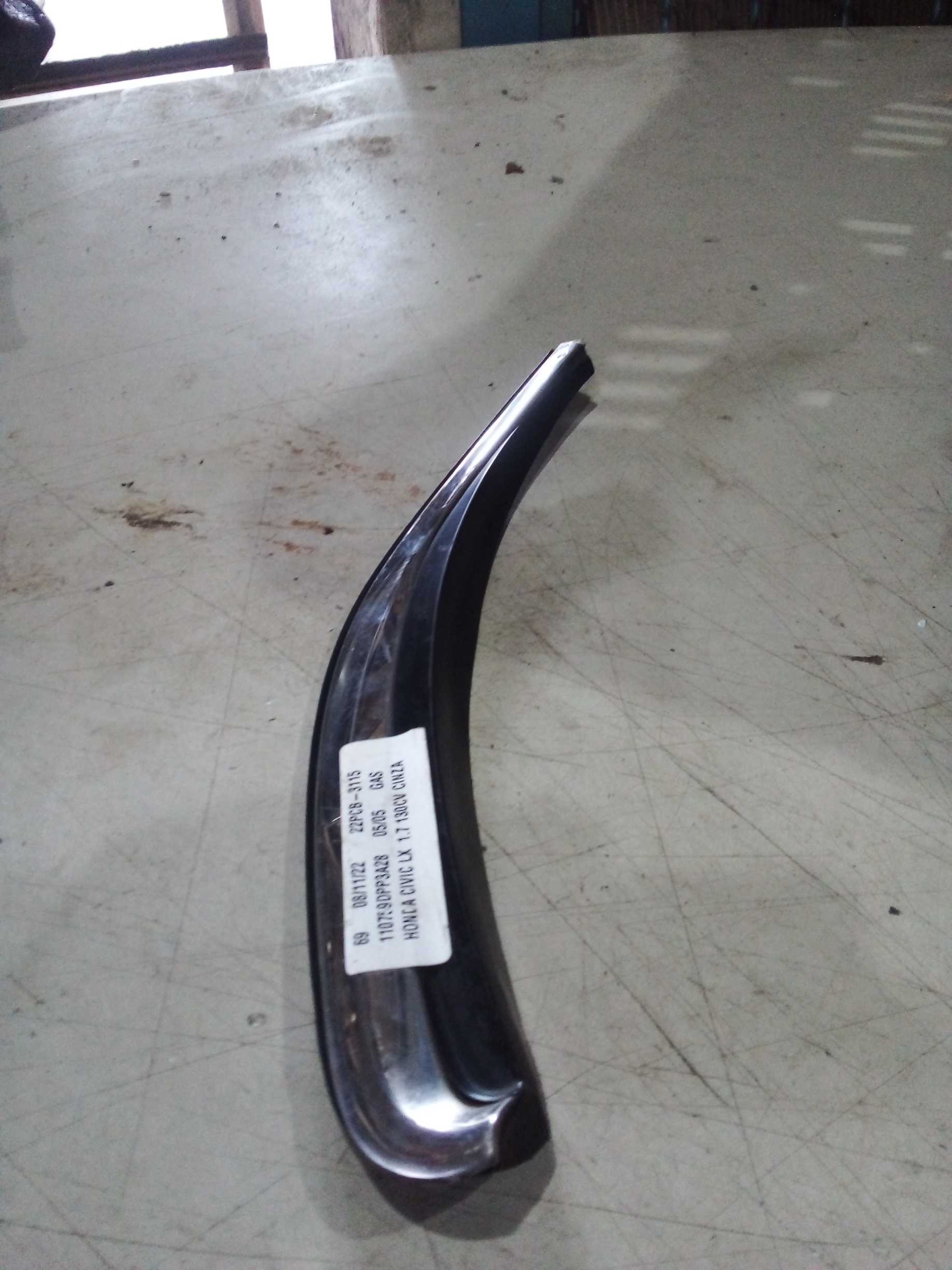 MOLDURA EXTERNA PORTA TRÁS DIREITA Civic 2005 2