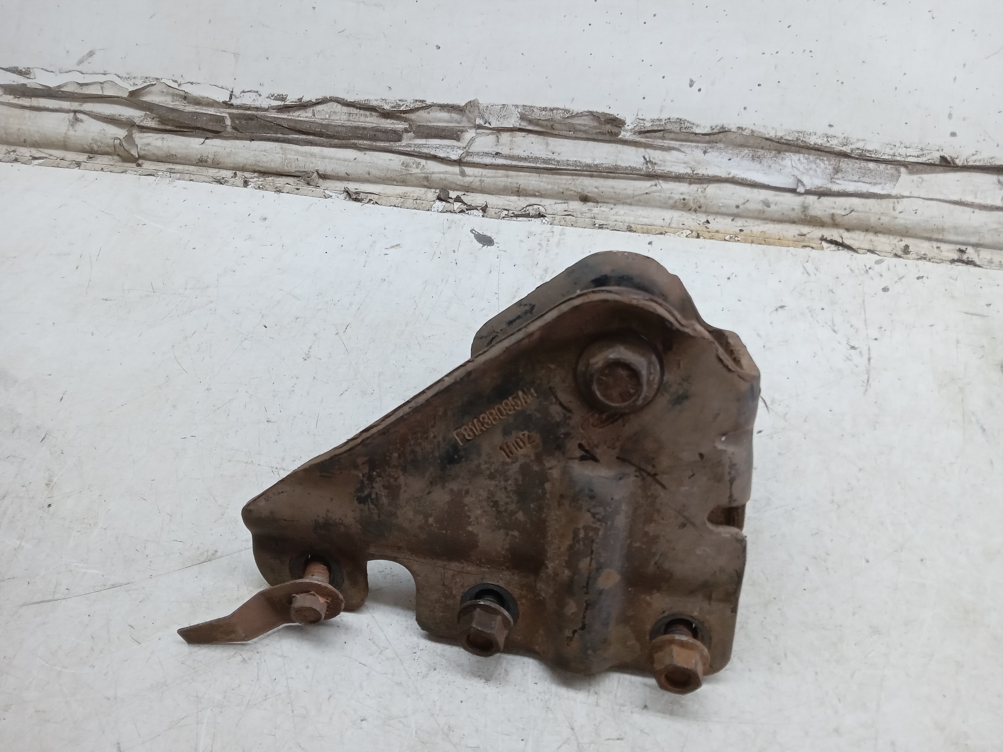 SUPORTE TIRANTE DIANTEIRO LD FORD F350 2001 3