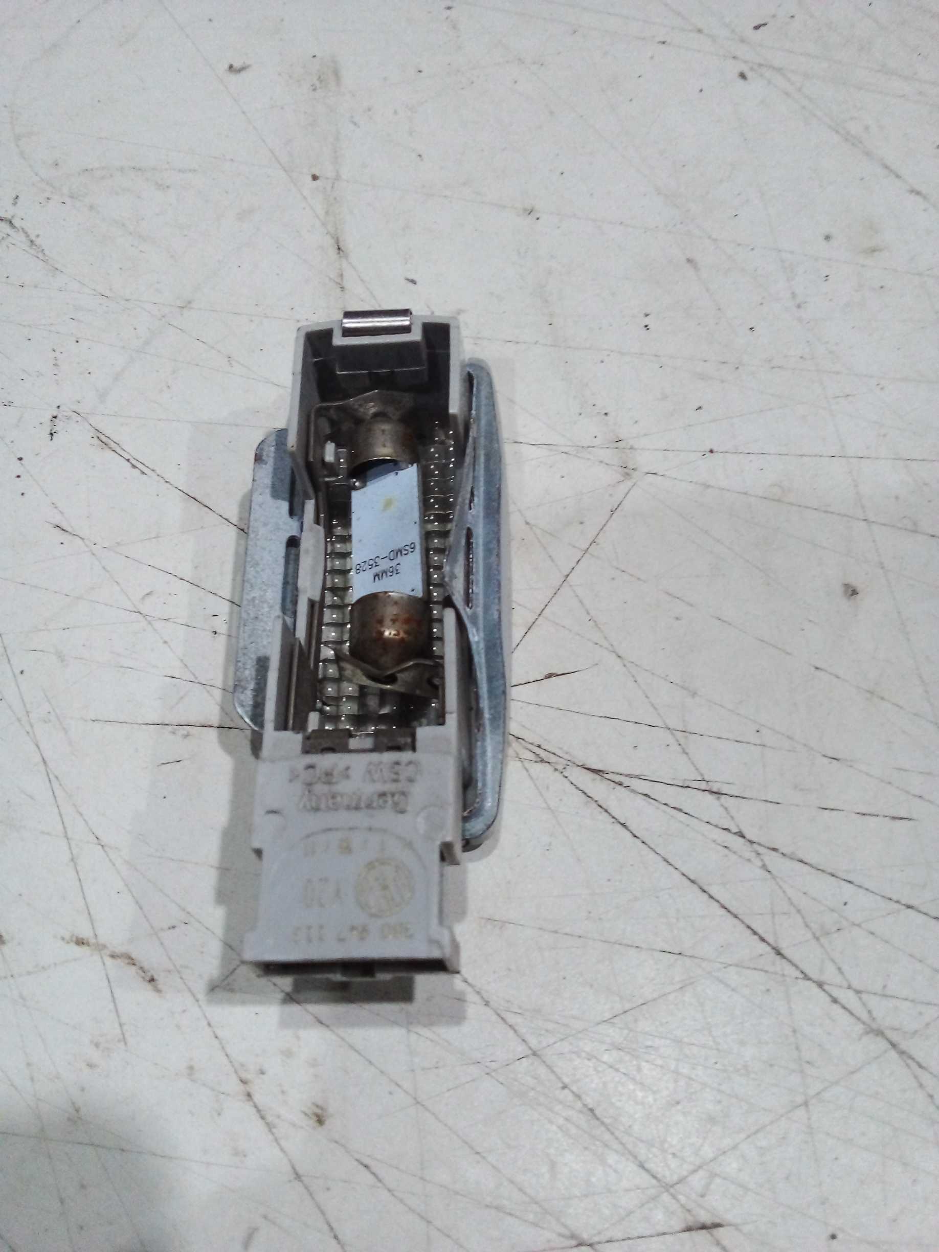 LUZ DE TETO LATERAL DIREITA Volkswagen Gol 2012 380947714 2