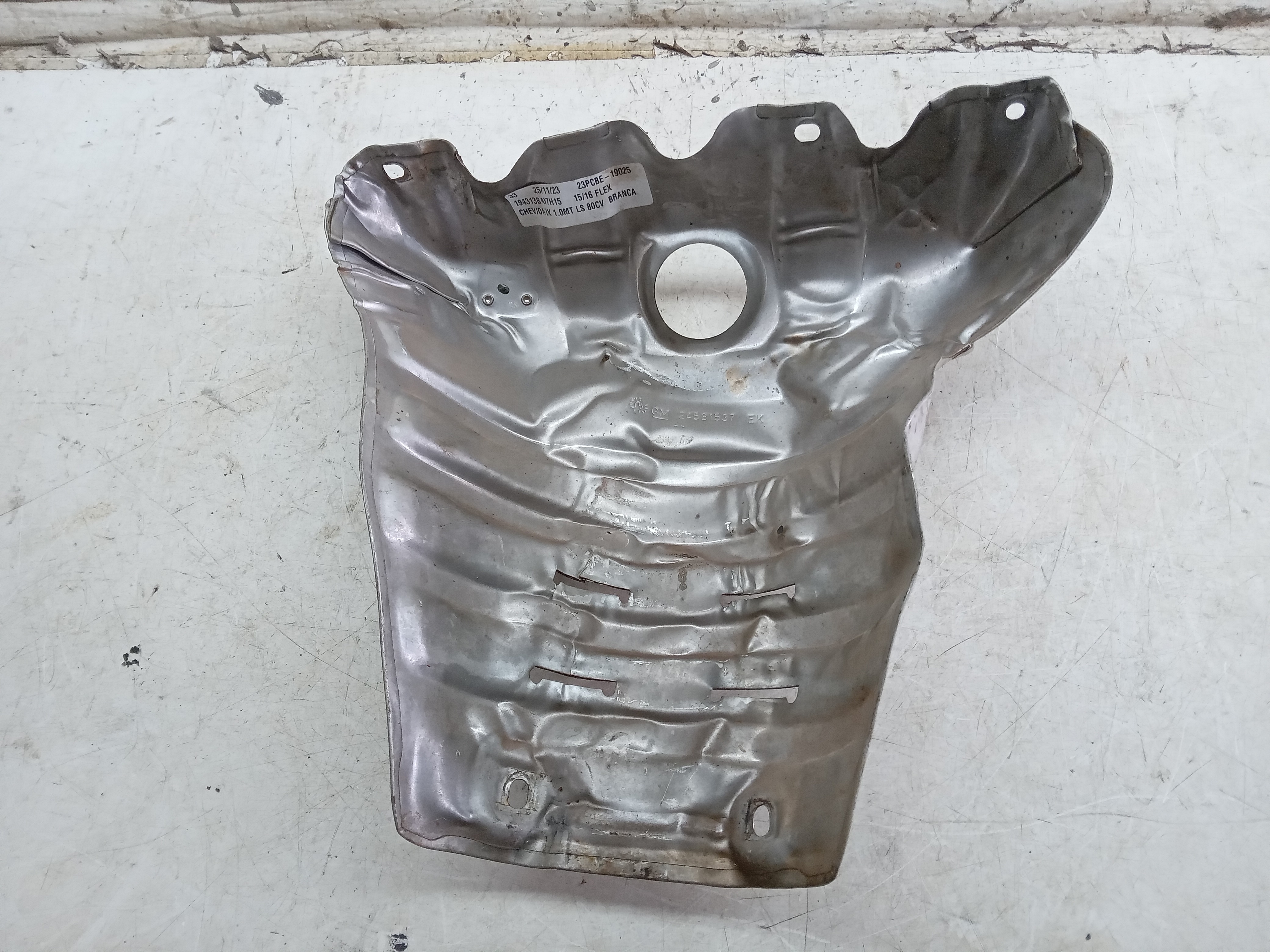 PROTETOR DEFLETOR CALOR COLETOR ESCAPE GM ONIX 2016 2
