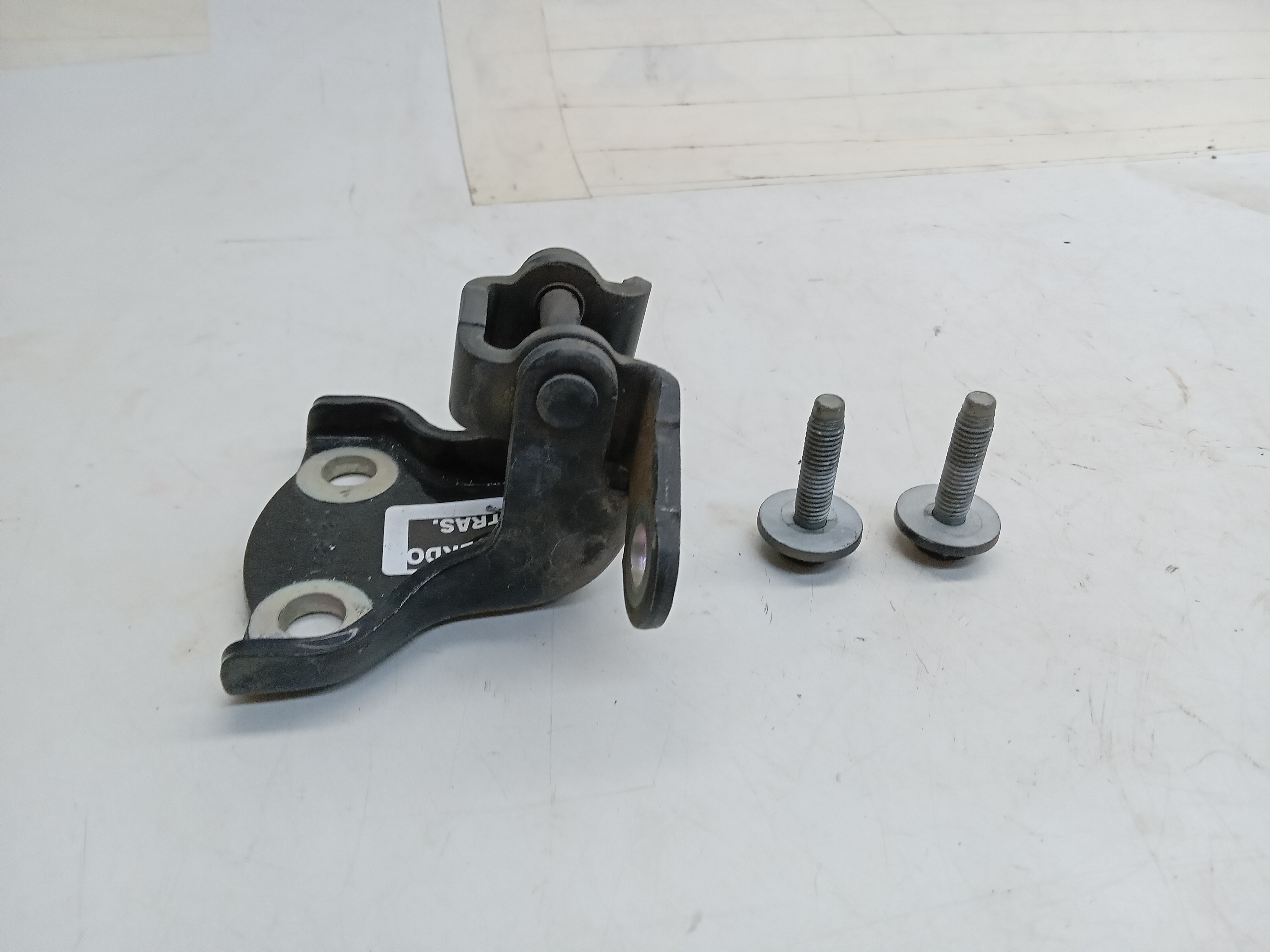 DOBRADIÇA SUPERIOR PORTA TRASEIRA ESQUERDA GM Captiva 2009 1