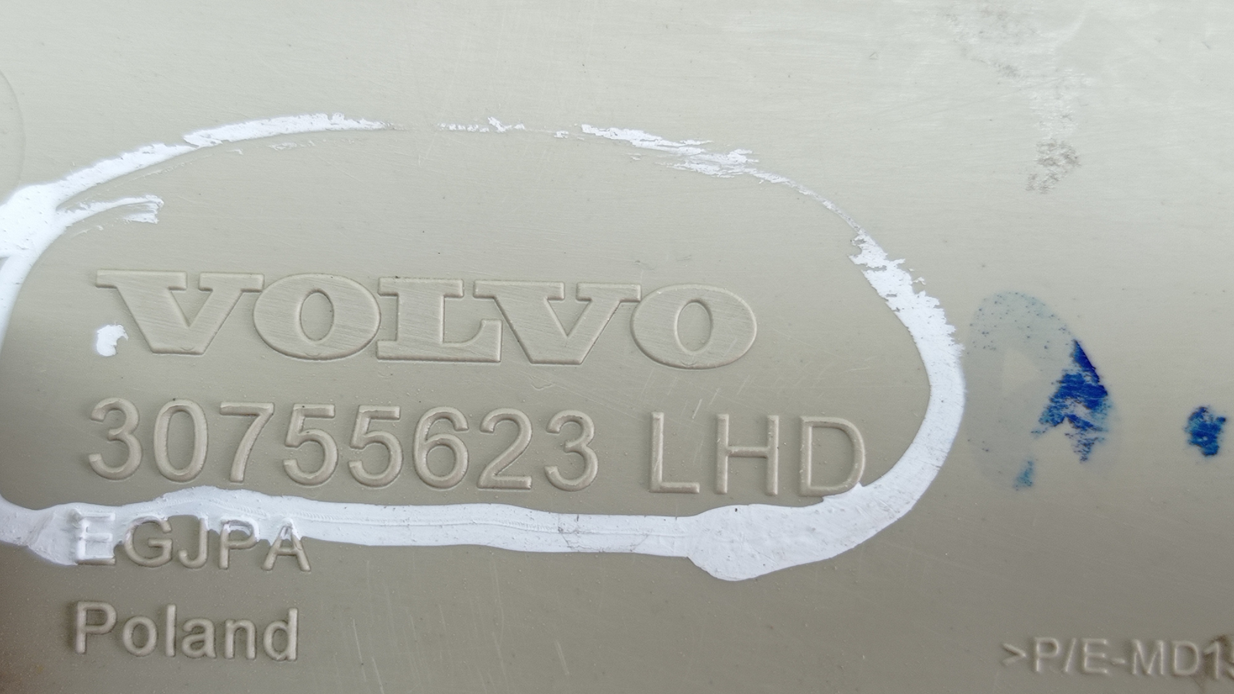 Acabamento Inferior Do Painel  Volvo Xc60 2011 P/ Recuperar 8