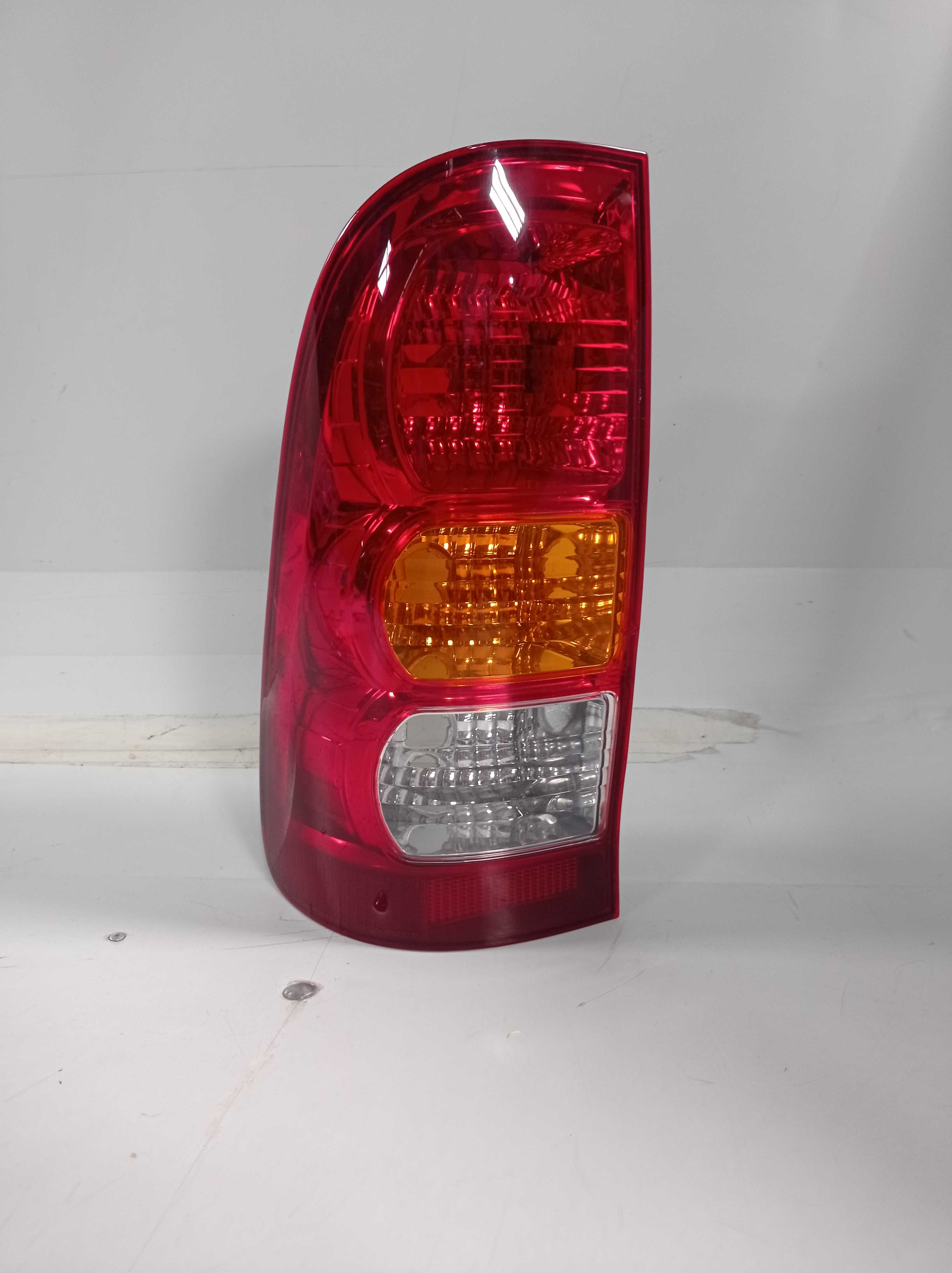 LANTERNA TRASEIRA ESQUERDA TOYOTA HILUX 2007 A 2010 RECUPE